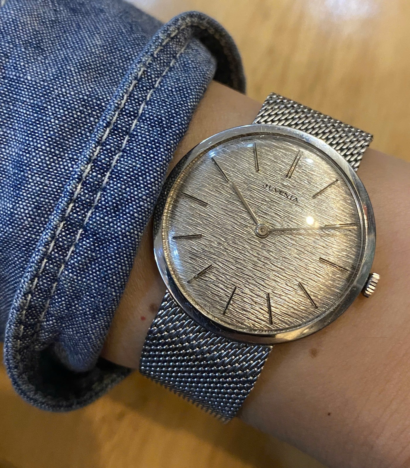 vintage Juvenia Watch Texture Dial Intergrated Bracelet winding PLS READ