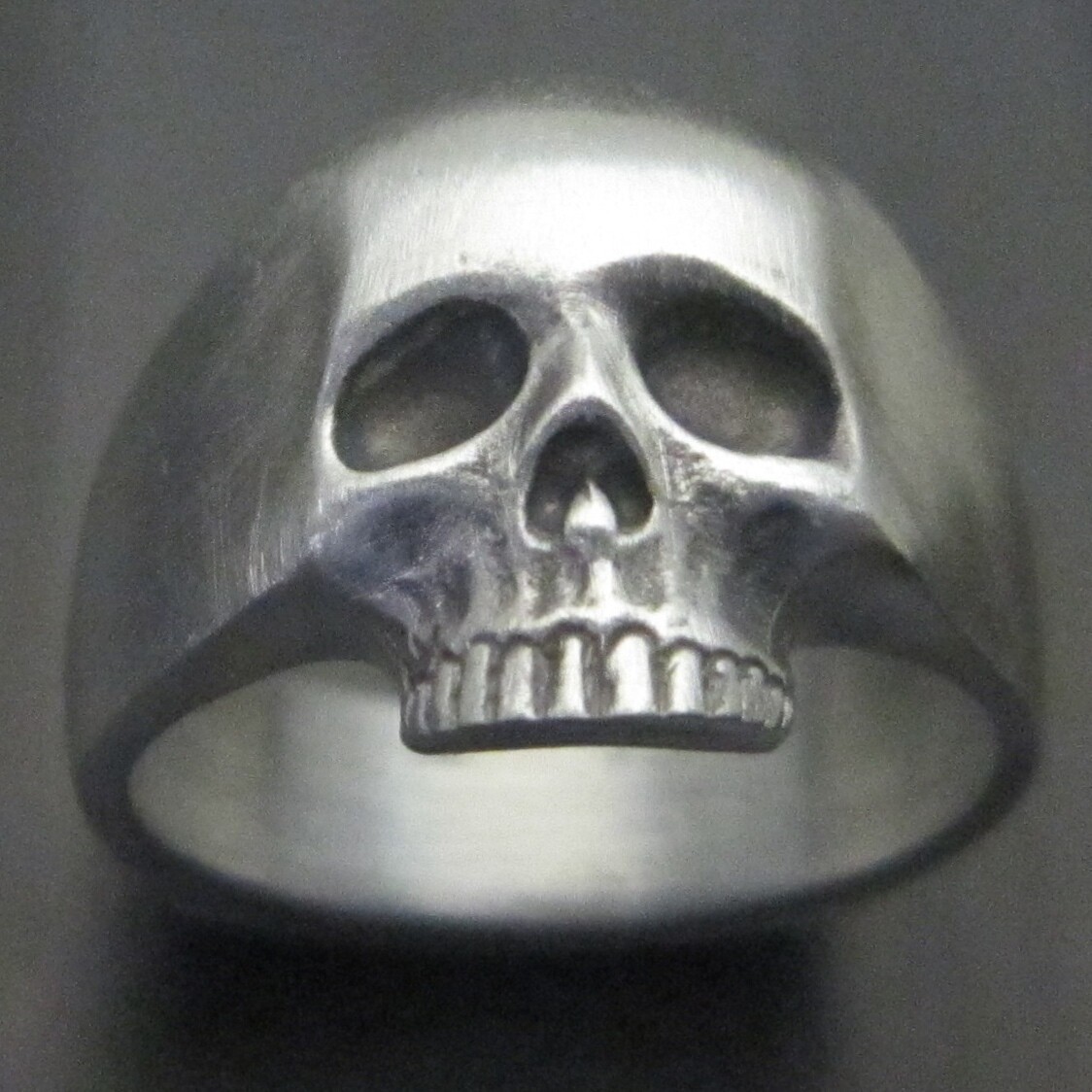 MJG STERLING SILVER KR SKULL RING. SMALL. SZ 10. 18 GRAMS. KEITH.
