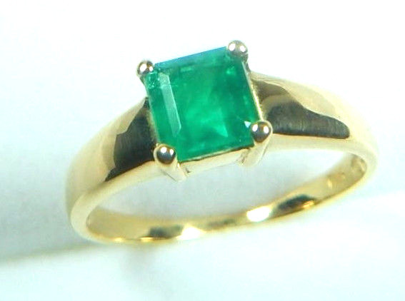 Colombian Emerald 0.96 Cts 18K Yellow Gold Size 6.75 Fine Jewels Muzo Mines