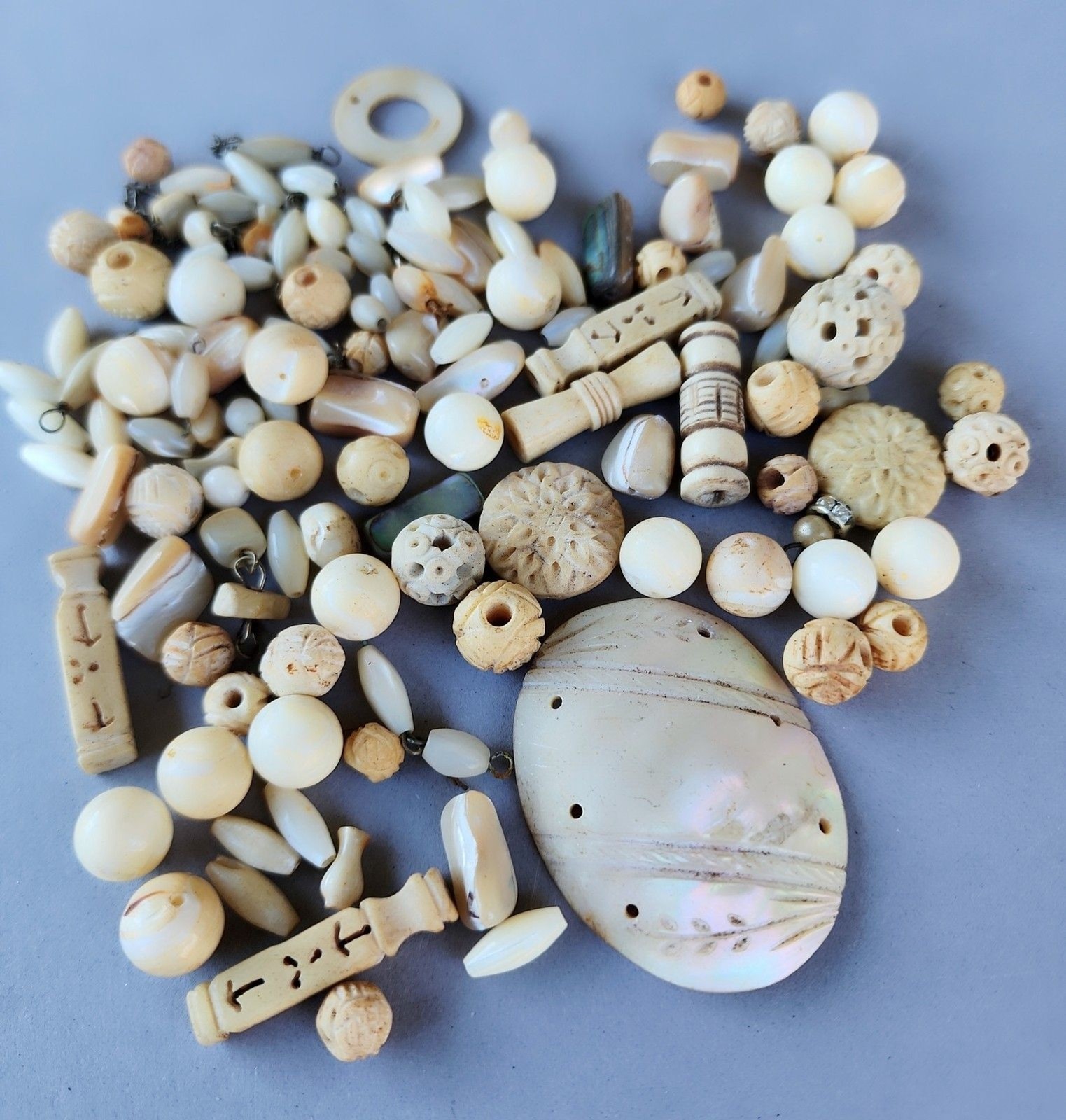 Vtg Mother of Pearl Flower Bone Beads Lot Victorian Rose Beads Jewelry Supplies