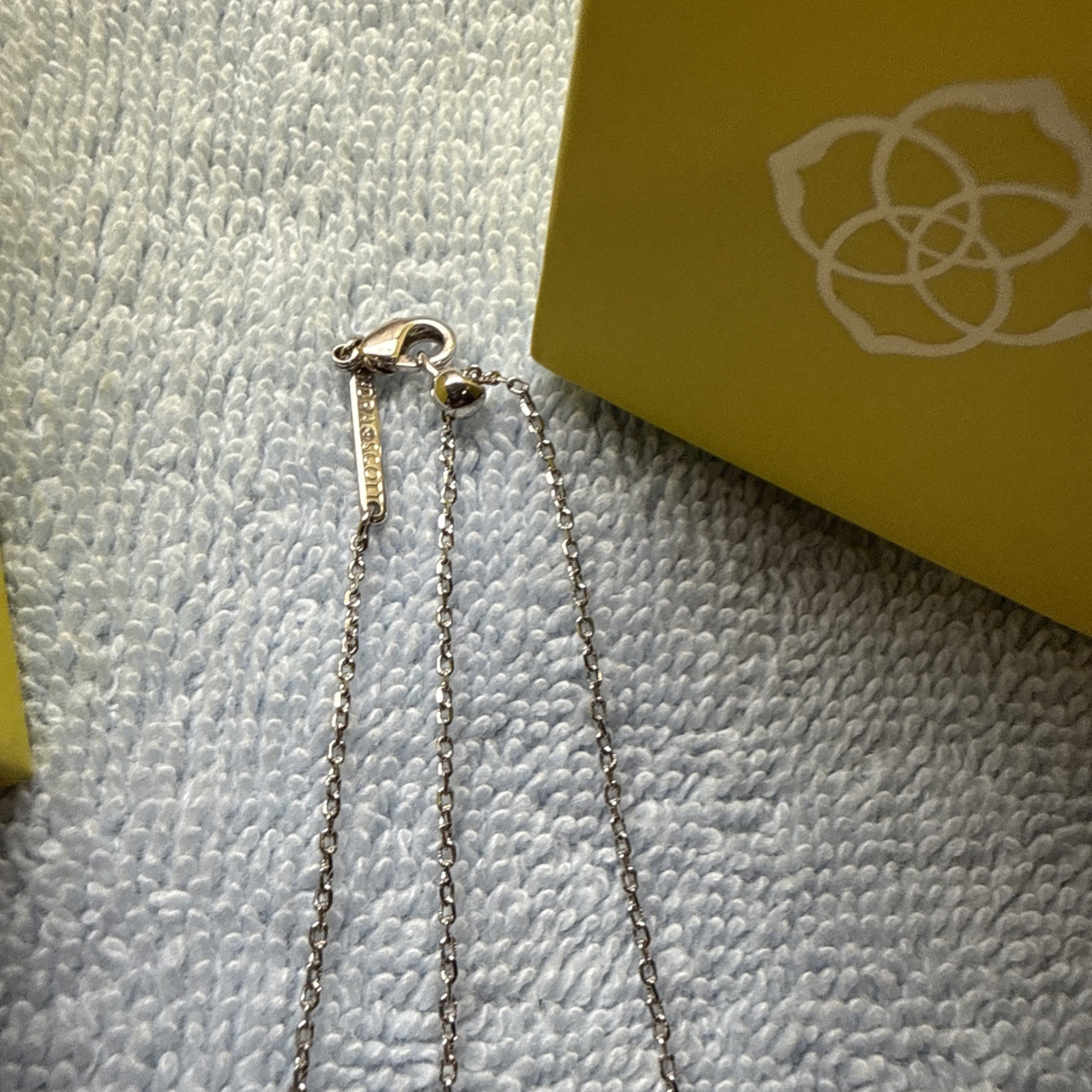 Kendra Scott | Krista – Silver White Mix Bow Pendant Necklace
