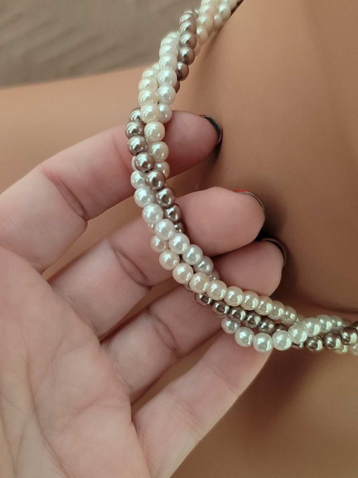 Retro Twisted Faux Pearl Bead Choker Necklace White Cream Beige Vintage AVON HS