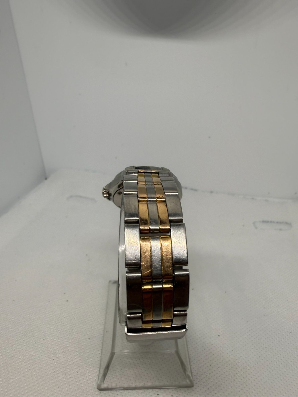 Vintage Mallard Dura 6 Two-Tone White Dial Red Second Hand Swiss Quartz Watch