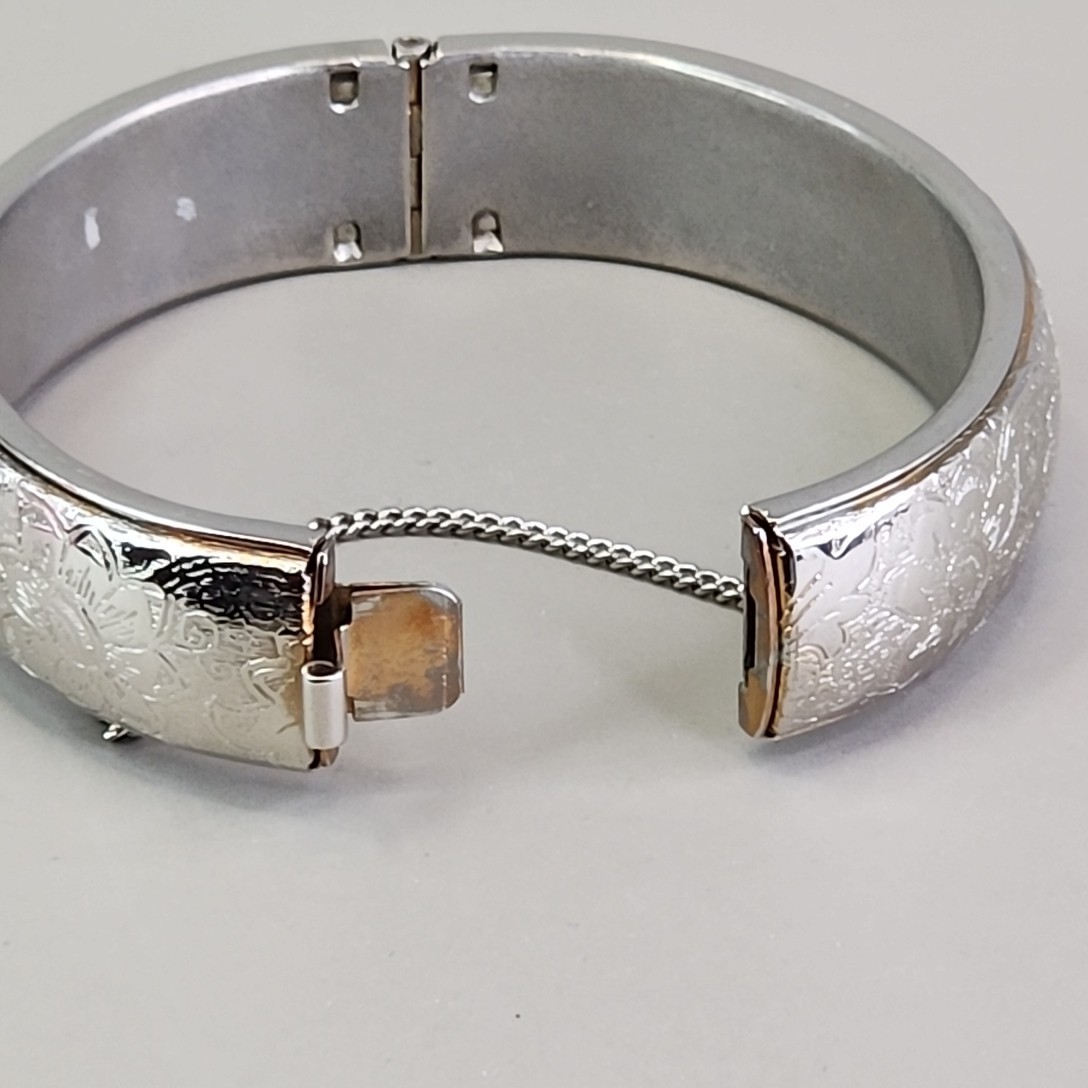 Vintage Etched Bangle Bracelet 15mm Hinged Silver Tone Push Lock 6.5″