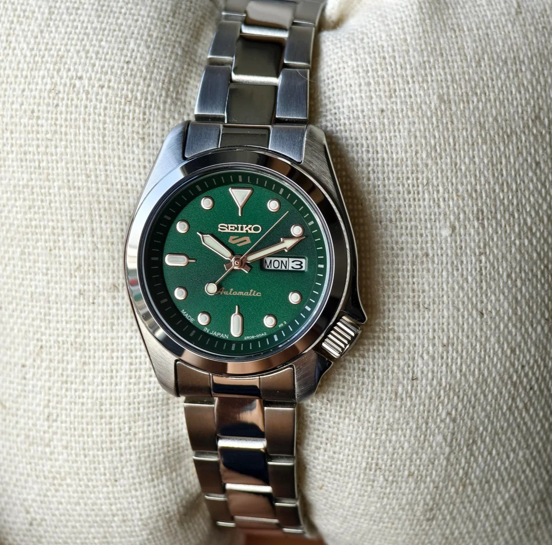 Seiko 5 Sports SKX Series SRRA005 Green Dial 28mm New Full Set Women’s Watch
