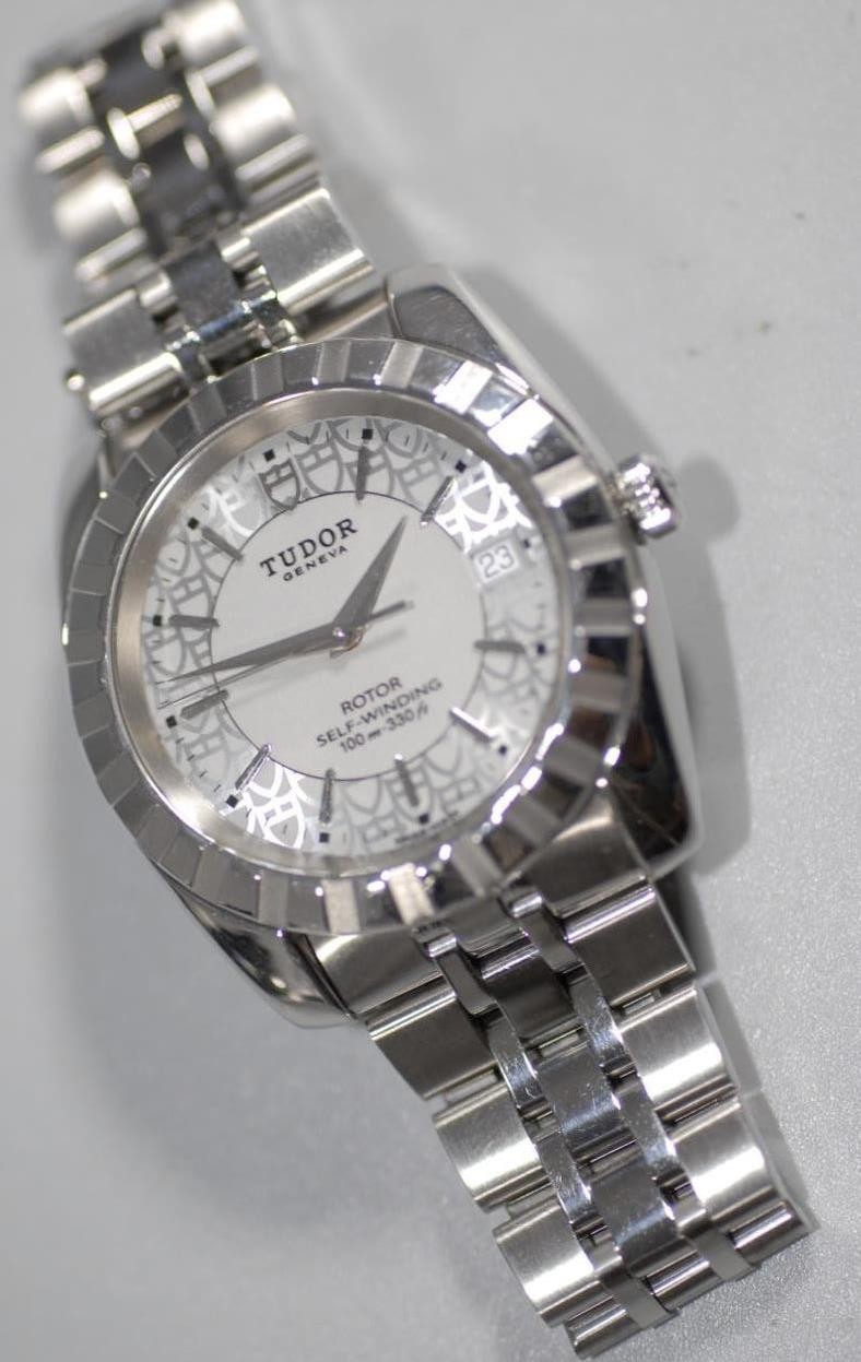 Tudor Classic Date 21010 with Rare Dial 38mm 100M Water Res. Watch – Nice Mint-!