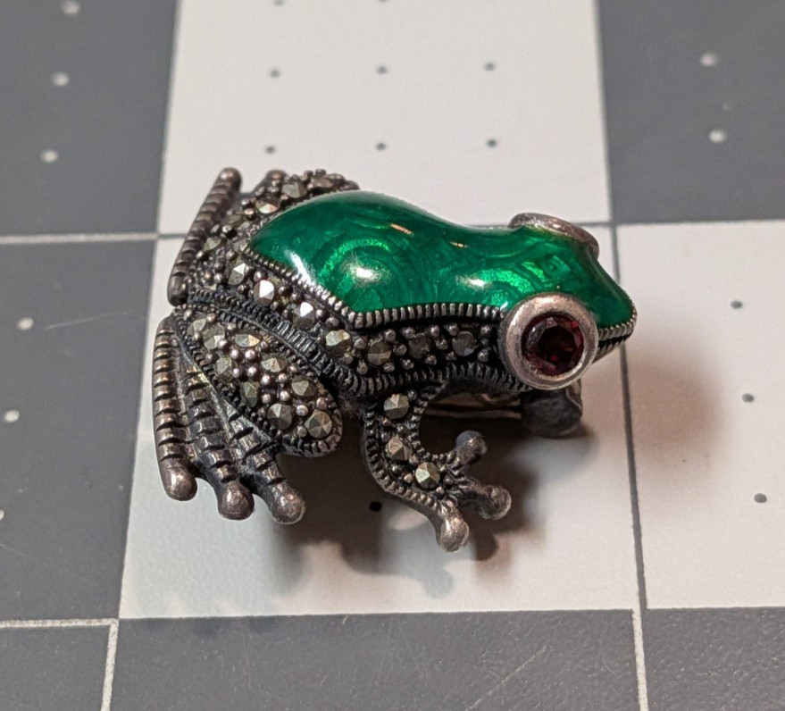 Sterling Silver 925 Green Enamel Marcasite Frog Brooch Orange Eyes Thailand