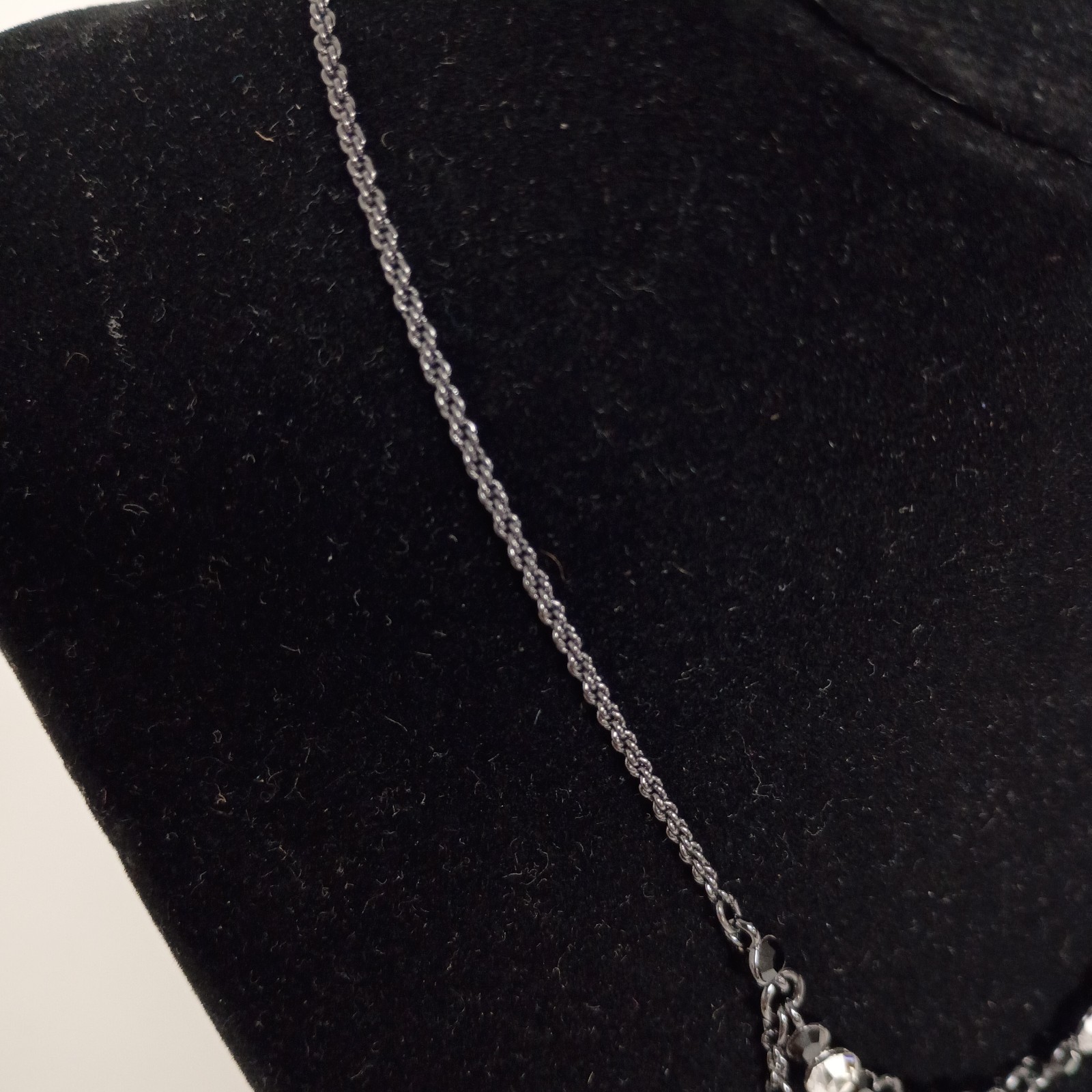 VTG Givenchy Clear Black Crystals Lavalier Drop Necklace Black Chain 15″ Signed