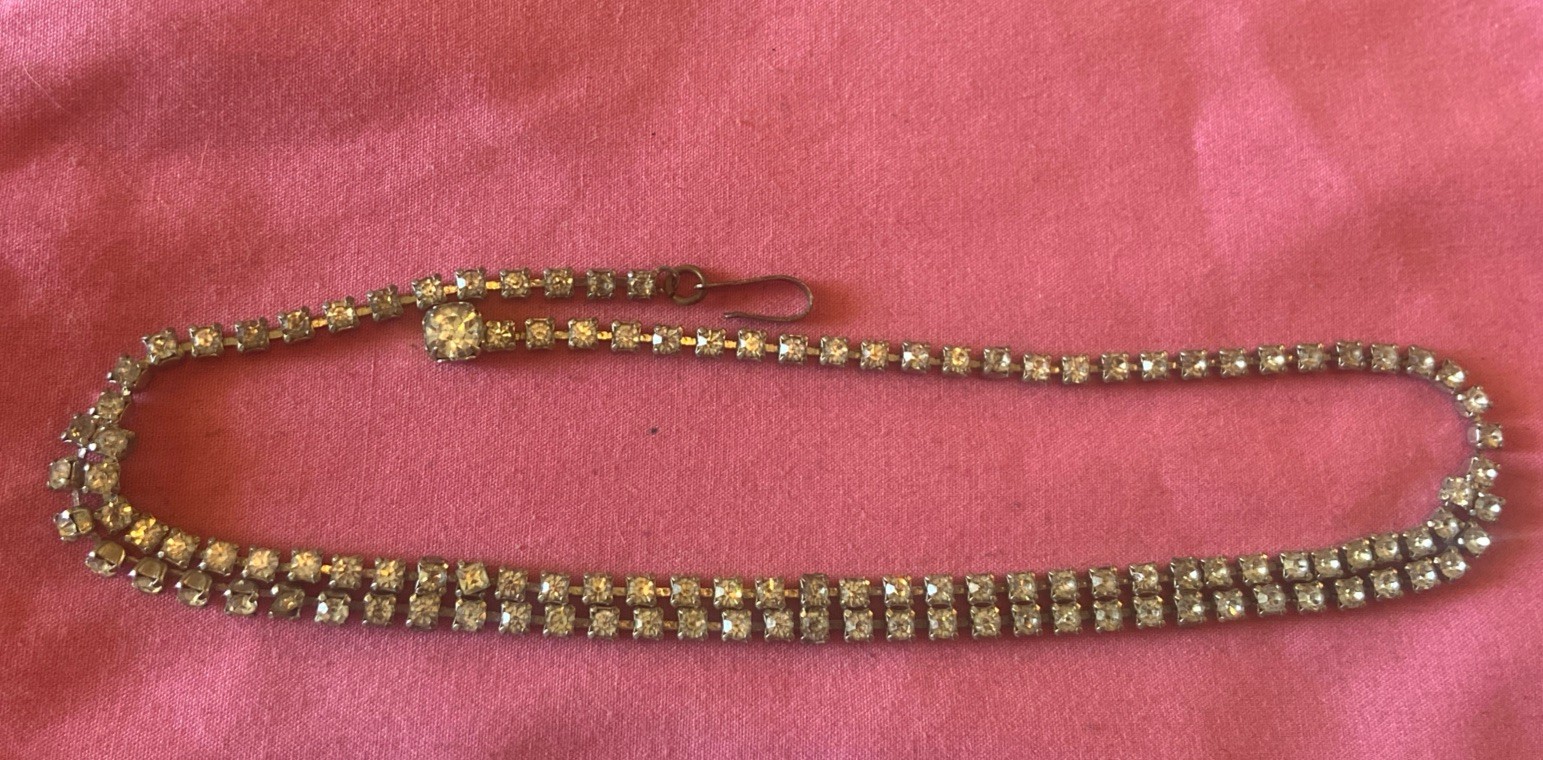 Vintage Unsigned Rhinestone 15 1/2 In Necklace Made In Japan 14.5 Grams Preowned