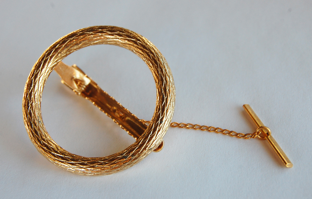 VINTAGE MENS JEWELRY GOLD TIE CLIP TACK GOLD CIRCLE RING 1970’s 1980’s