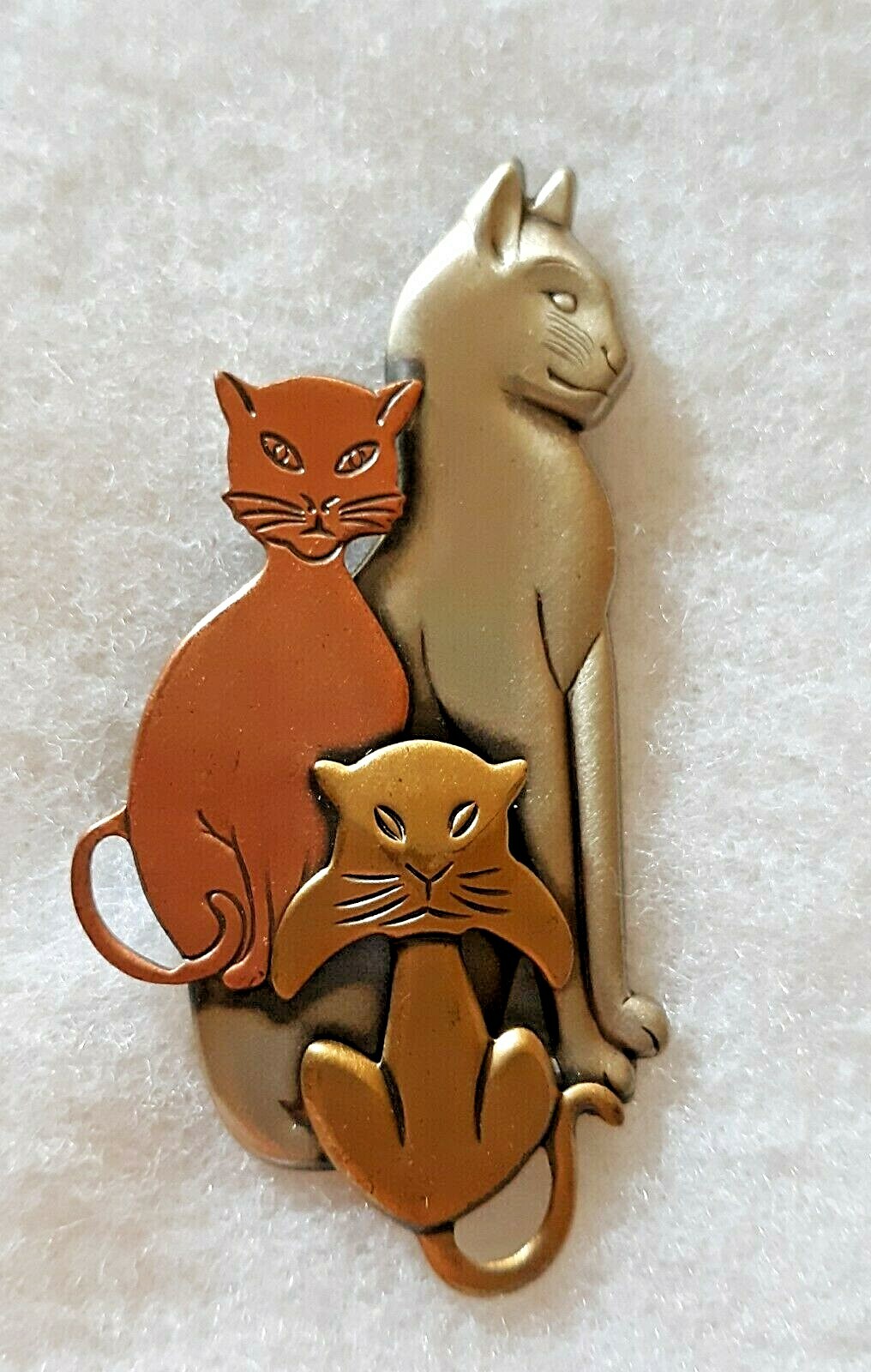 Vintage Mixed Metal Cat Brooch (13, 49 – 885, 69 – 1259, 108 – 1668, 114 – 1977)