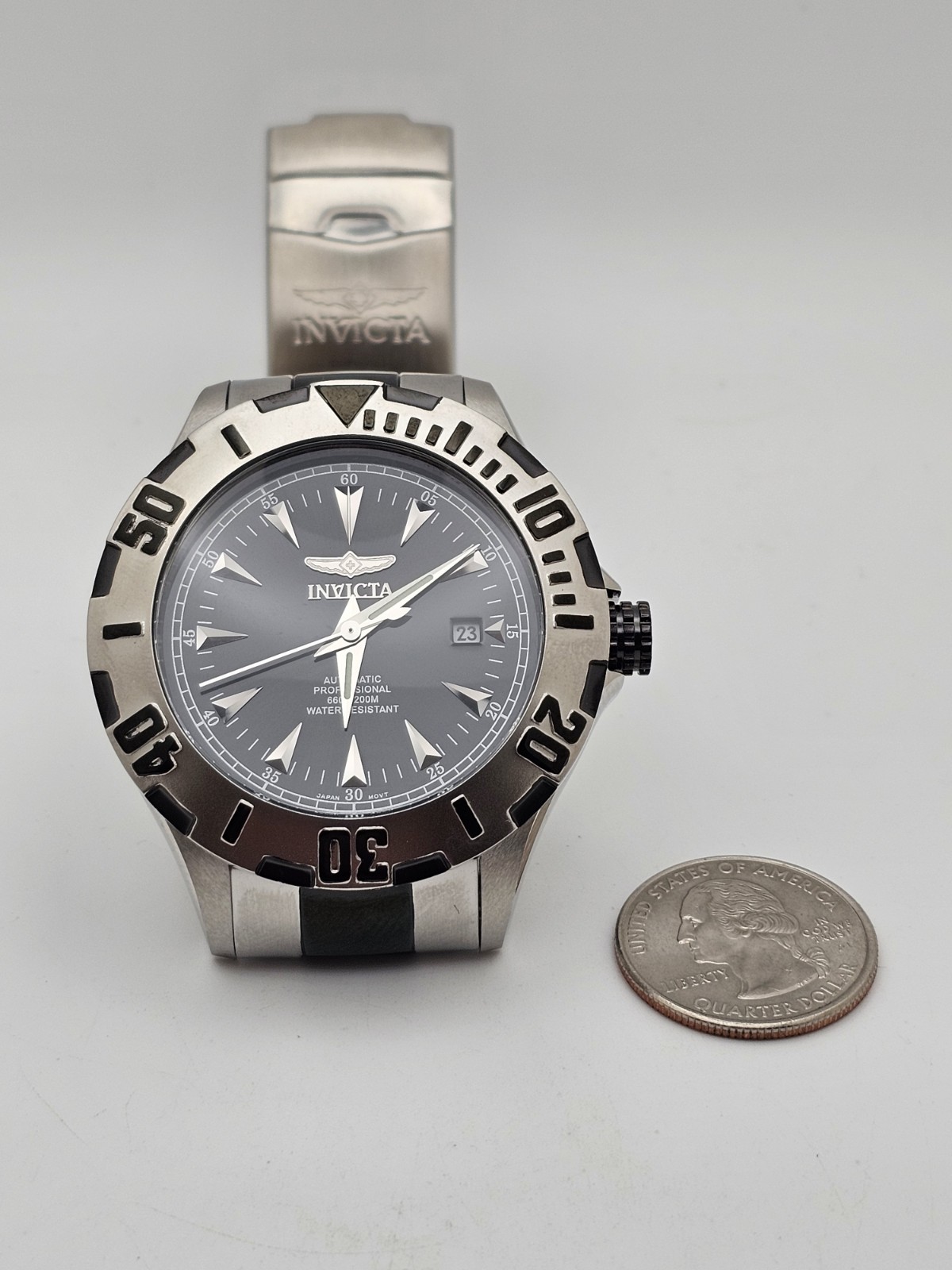 Neo-Vintage Invicta “OCEAN GHOST” Men Automatic Date Watch Black Dial Twotone