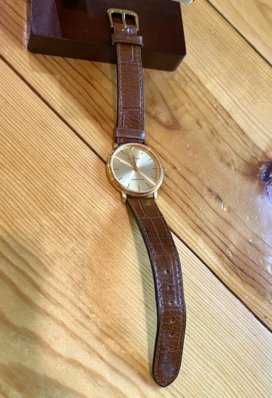LE CHATEAU Genuine Diamond 18K Gold Plated 2011 watch w leather band