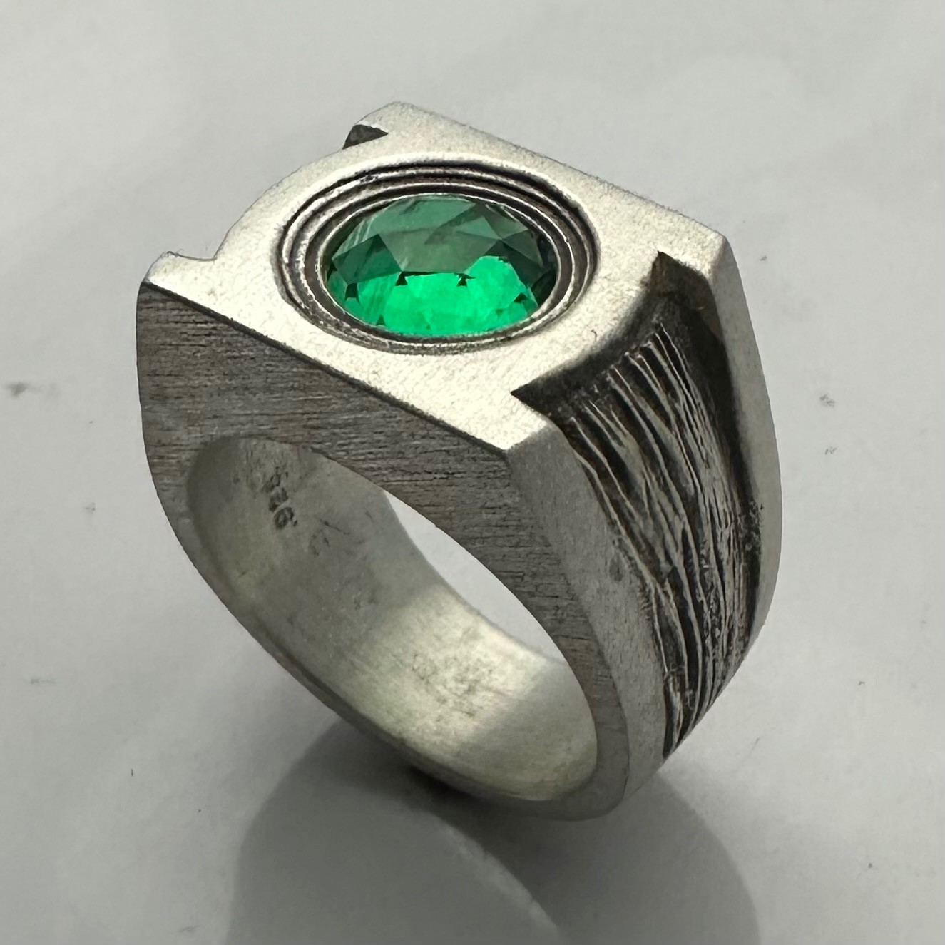 MJG STERLING SILVER GREEN LANTERN RING. 10mm ROSE CUT LAB GR.EMERALD. 26GR. 11.5