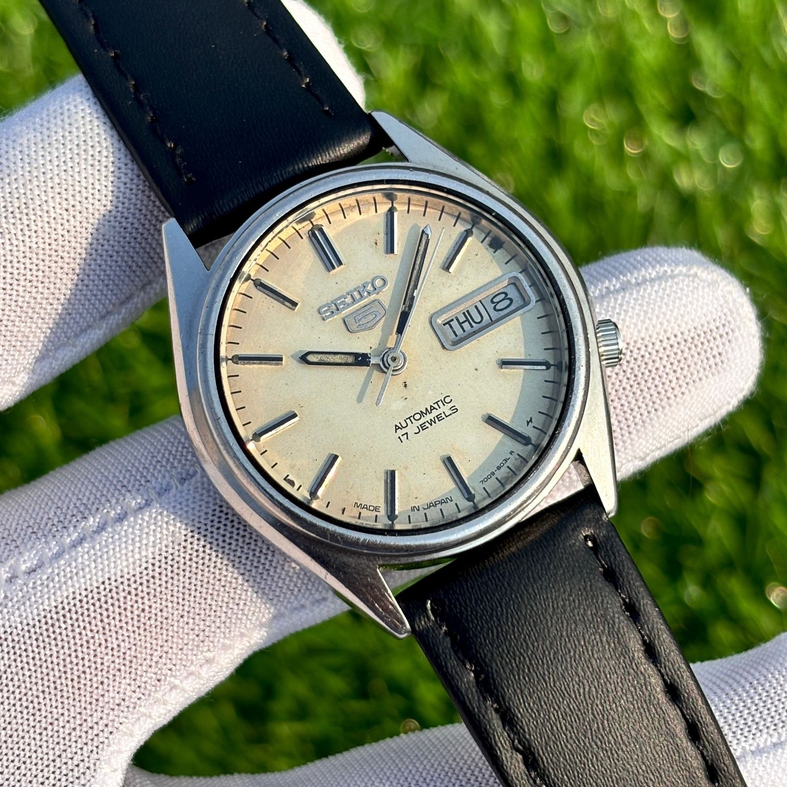 Vintage Seiko 5 White Silver Dial Automatic Japan Made Men’s Watch 7009-6001