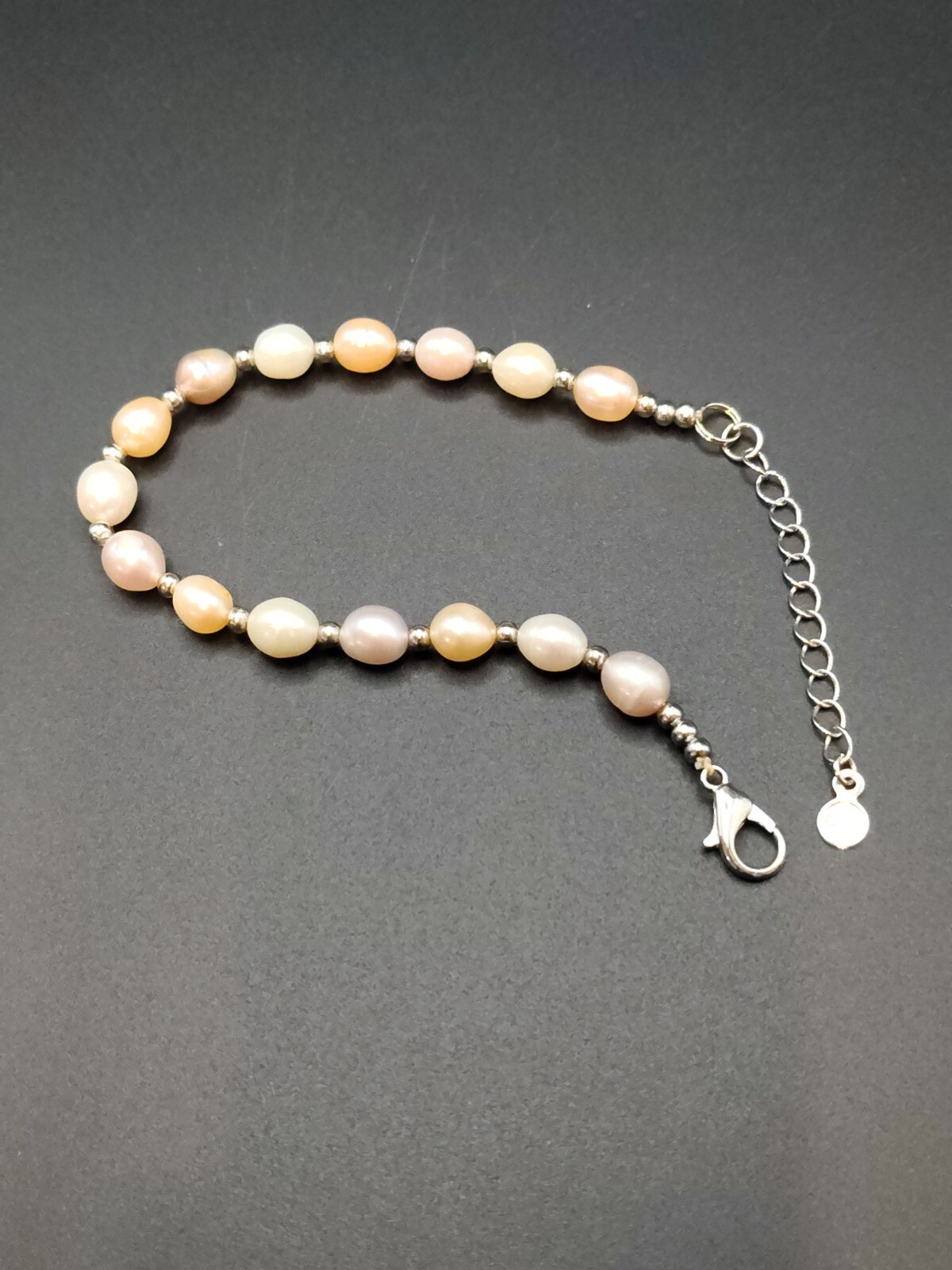 M&M Jewelers stamped Genuine 7mm multicolor freshwater pearl 7-9.5″ bracelet