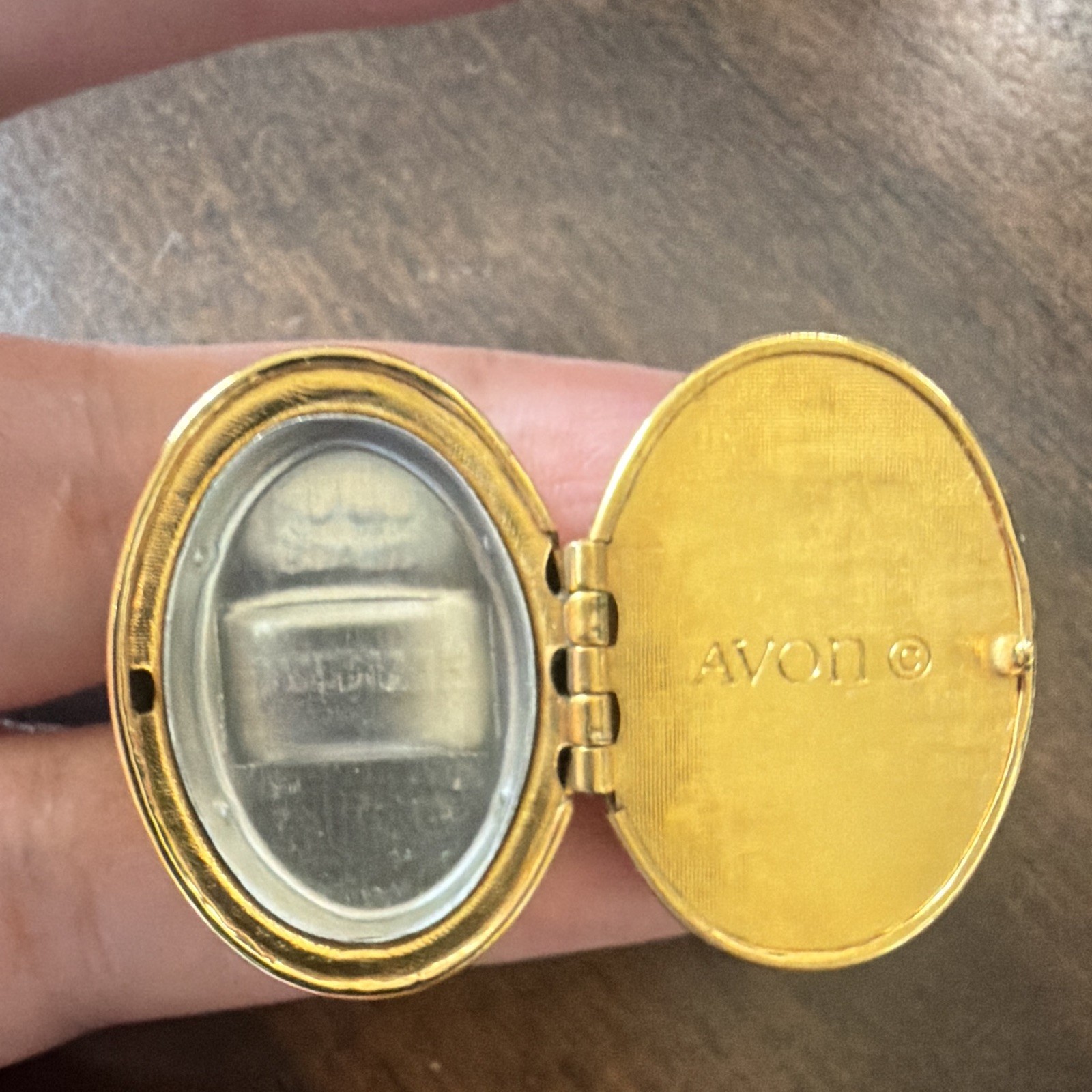 Avon Gold Tone Cameo Locket Ring Hinged Oval Solid Perfume Compact
