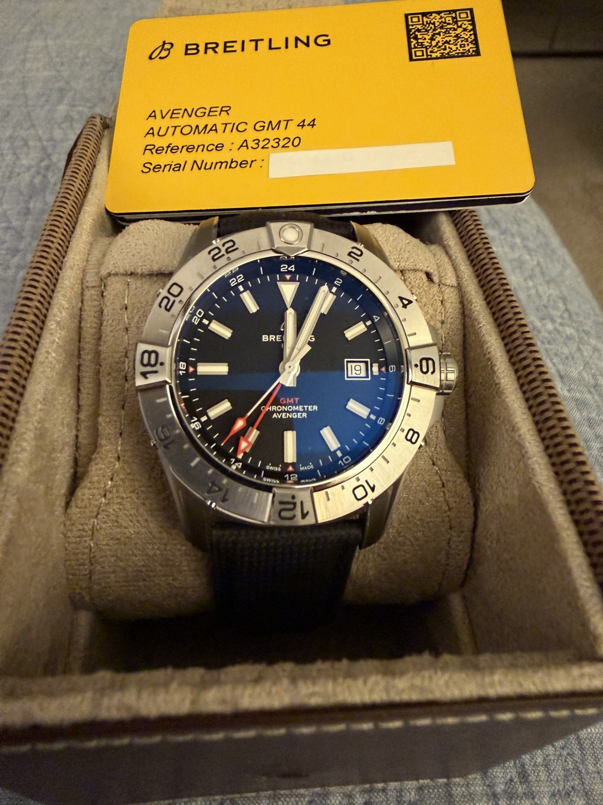 Breitling Avenger Automatic GMT 44 A32320101B1X1