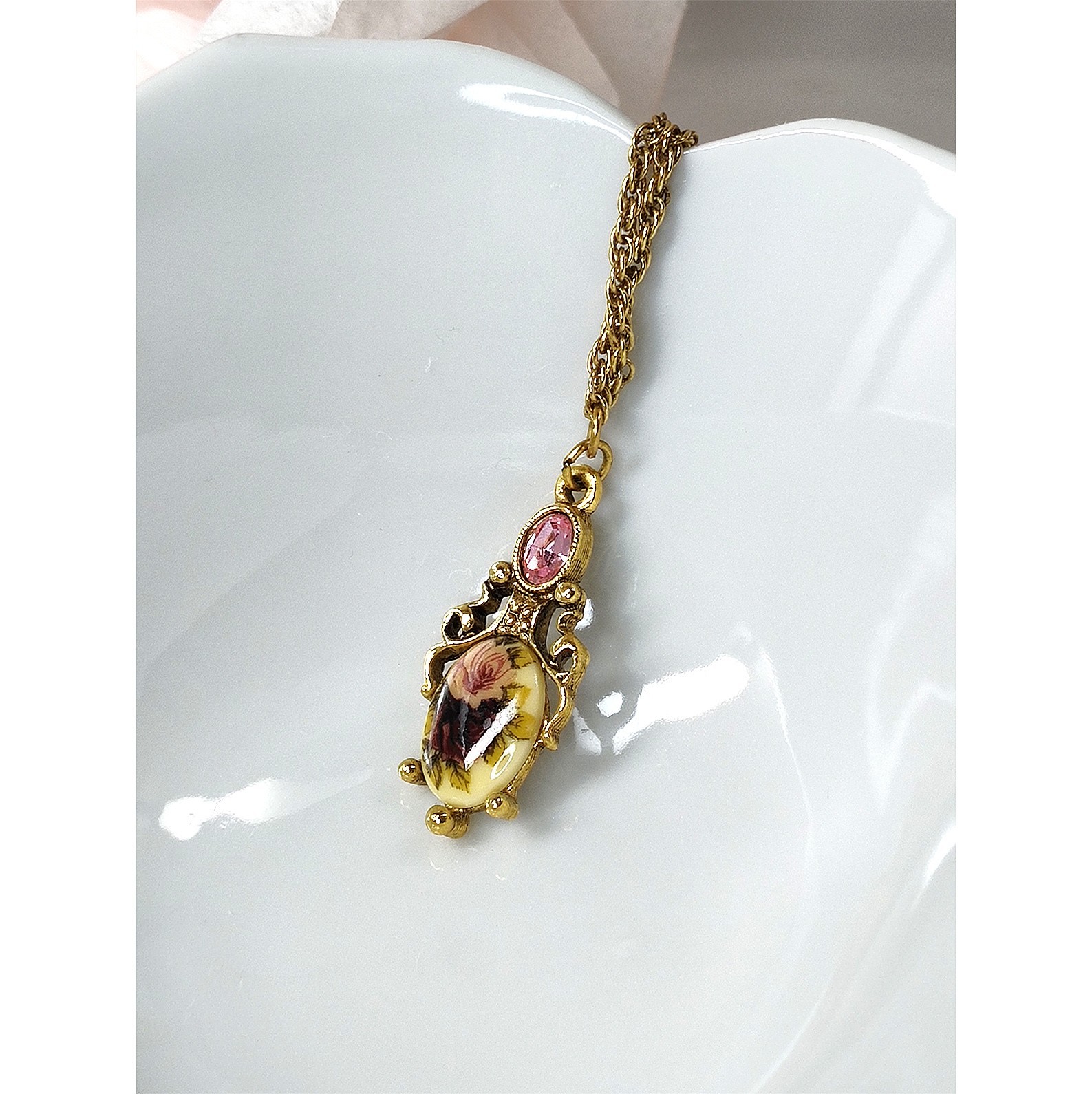 Vintage 1928 Brand Victorian Revival Pendant Necklace 90s Floral Rose Pink 19″