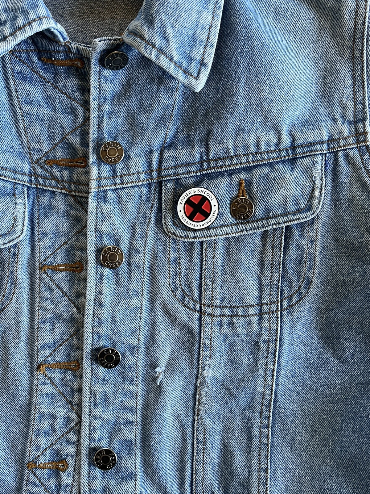 Marvel – X Men – Xavier’s School For Gifted Youngsters – Round Enamel Pin