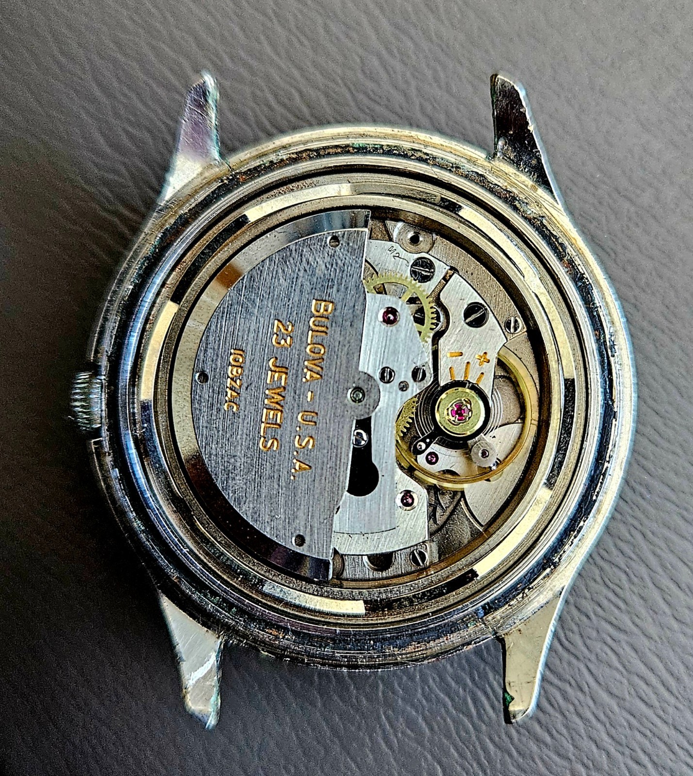 Vintage Bulova 23 Jewel Self-winding Gray concentric face Gents Wrist Watch Runs