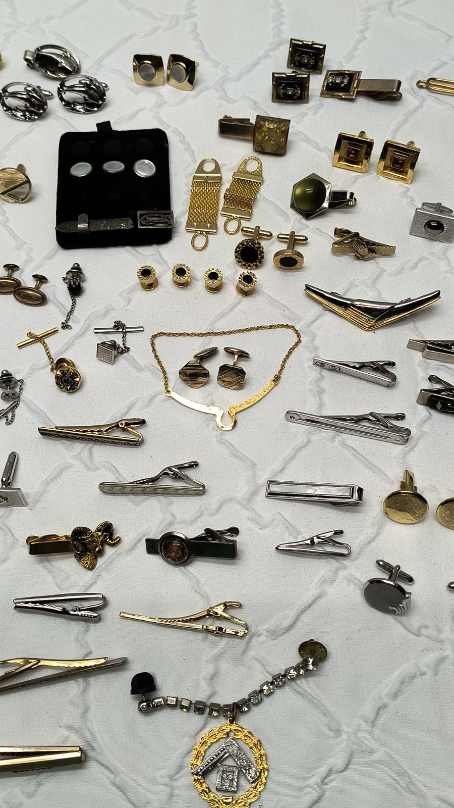 Vintage Tie Tacks Tie Bar Clips Cuff Links Lot Gold & Silver Tone 120 + Pieces