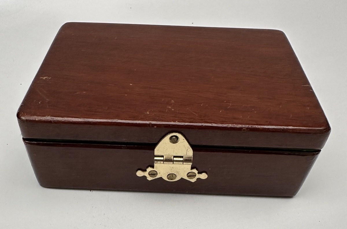Vintage Pocket watch display case – Holder for 6 pocket watches – 16cm x 12cm