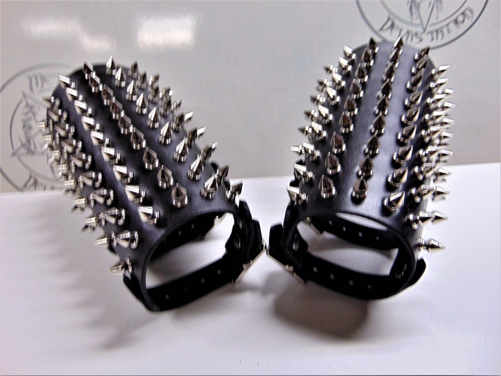 JUDAS ISCARIOT LEATHER SPIKED GAUNTLET BLACK METAL (MDLG0006)