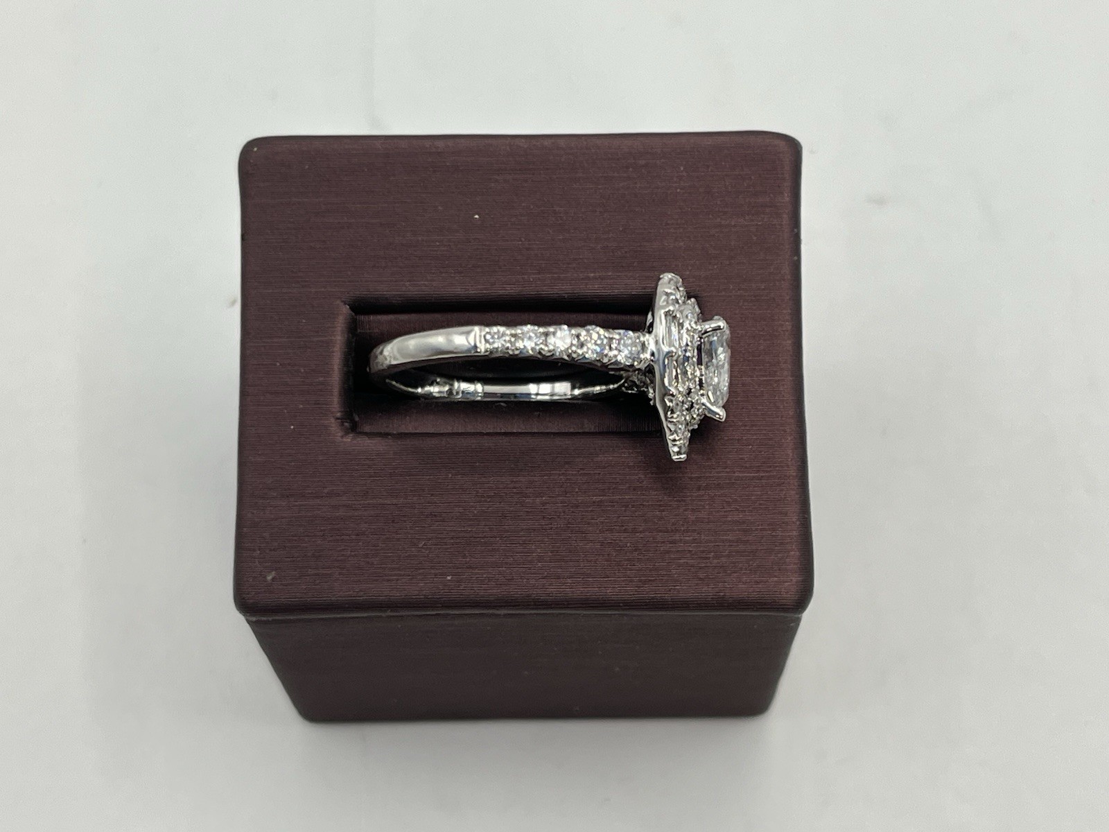 18KT White Gold Diamond Engagement Ring Gold 4.90 Grams Sz 6