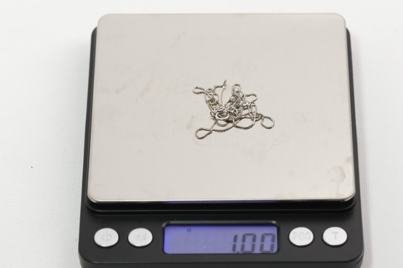 20in 14K White Gold 0.50mm Box Chain Necklace – 1.00 grams Excellent Condition