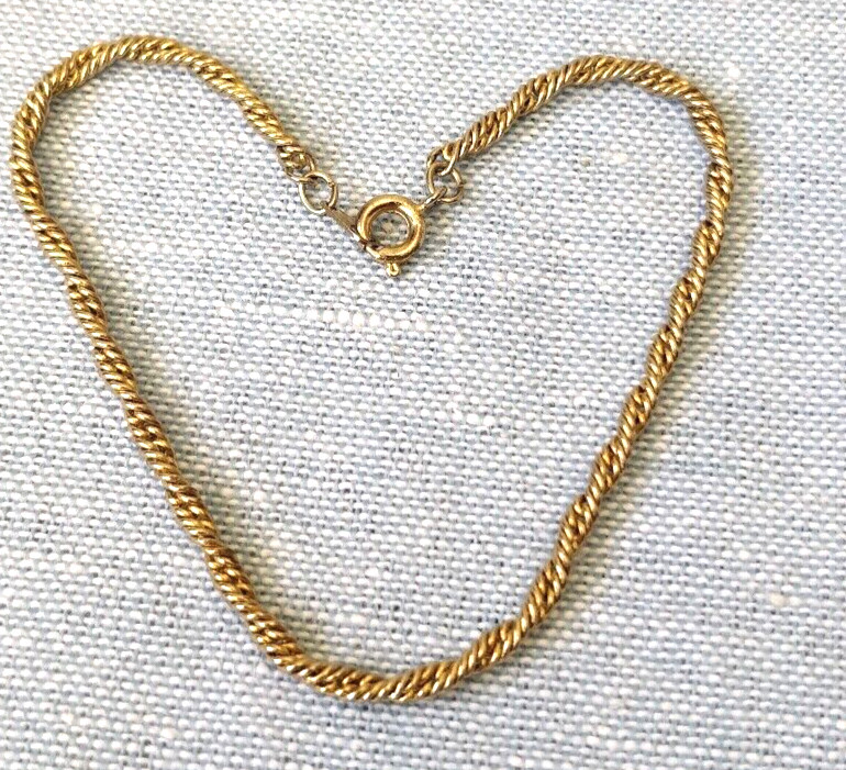 Gold Tone Chain Bracelet 7.5 inch – twisted rope Style