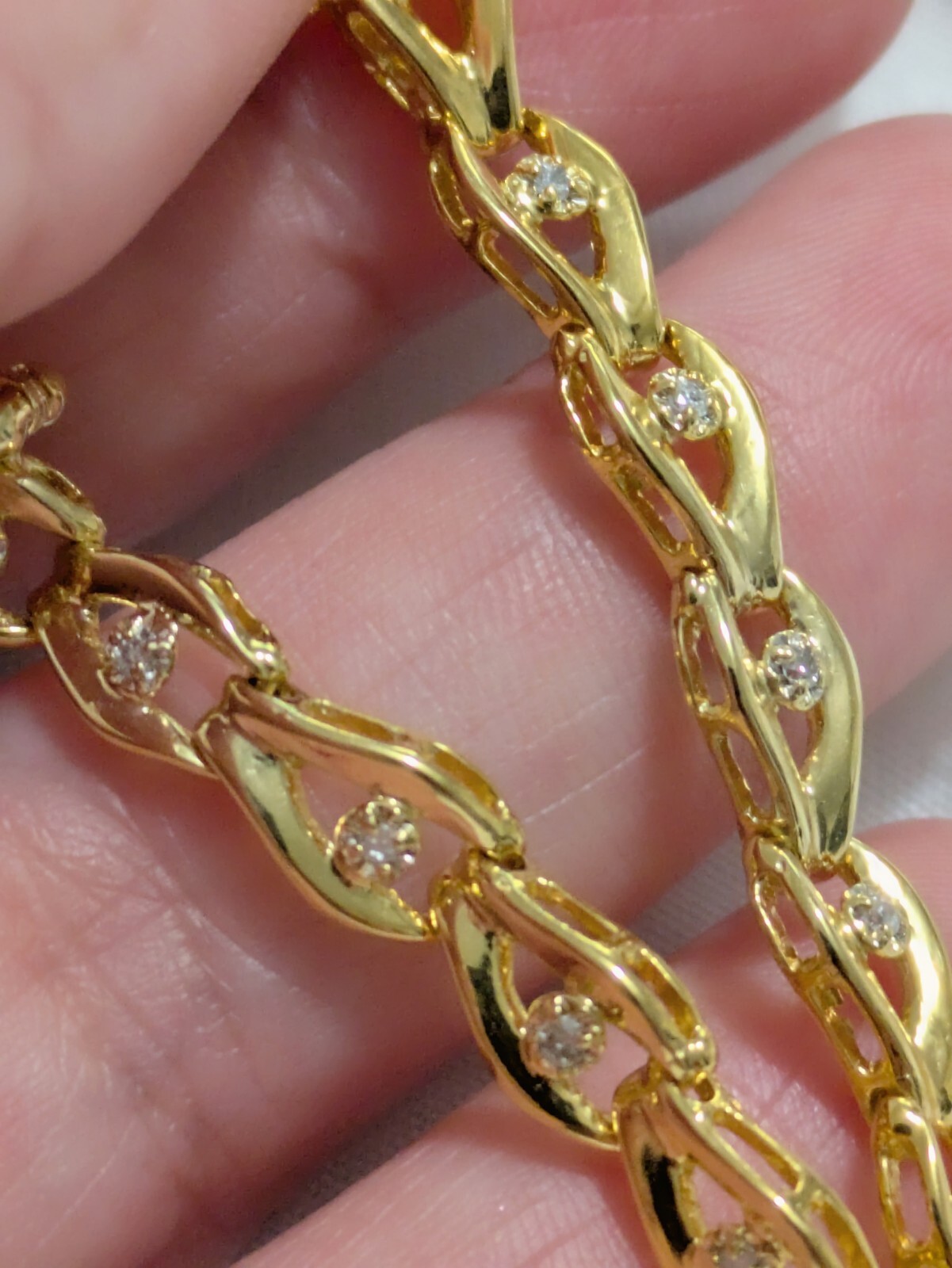 ESTATE DIAMOND 14KT YELLOW GOLD TENNIS BRACELET 8.8grams