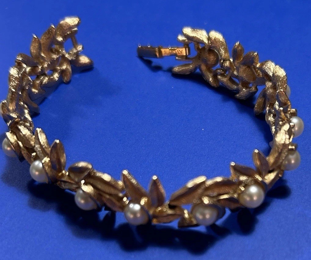 Vintage Avon Bracelet 1971 Evening Creation Gold-Tone Leaf Link Chain bracelet
