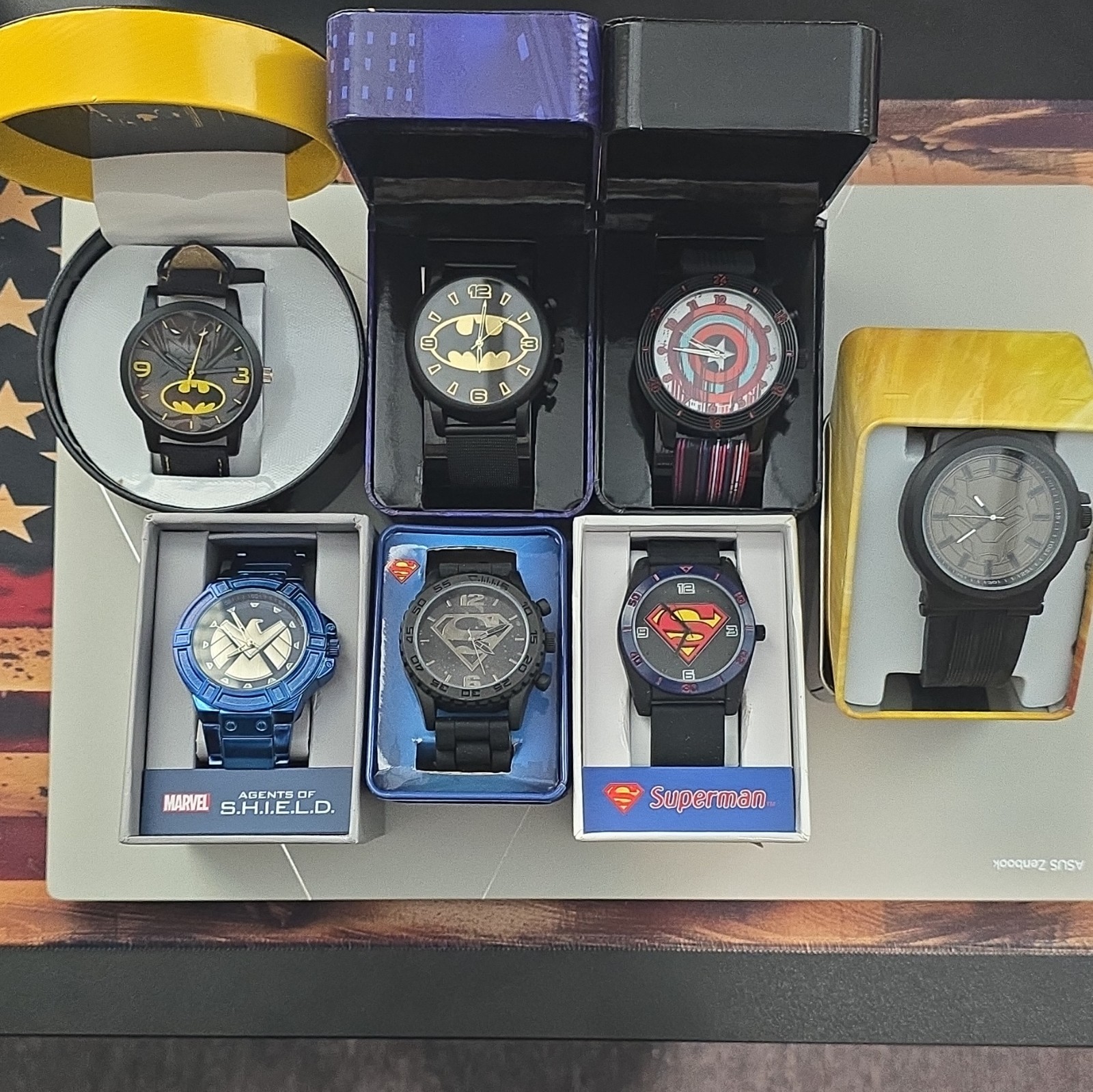 Marvel Superhero Lot of 7 Quartz Analog Wristwatches Silicone Bands w/ Box