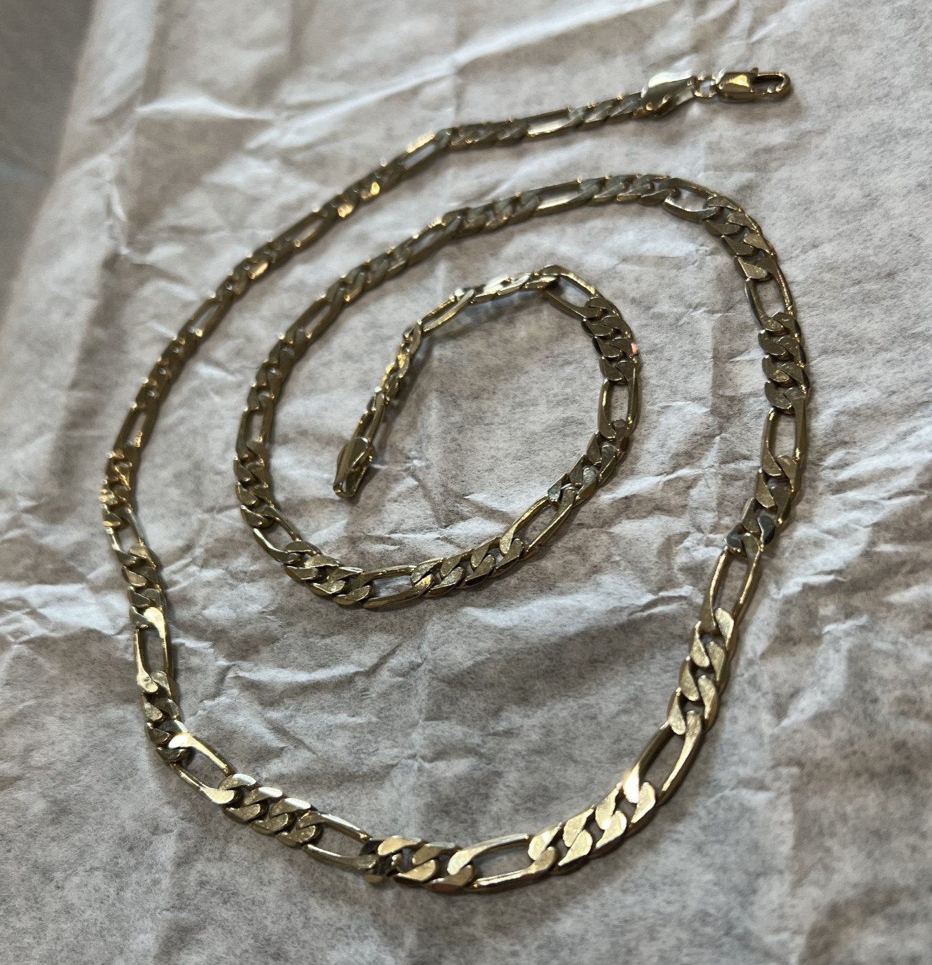 Gorgeous Stylish Sleek 24″ Inch Long Gold-Tone Figaro Link Chain Necklace 22G