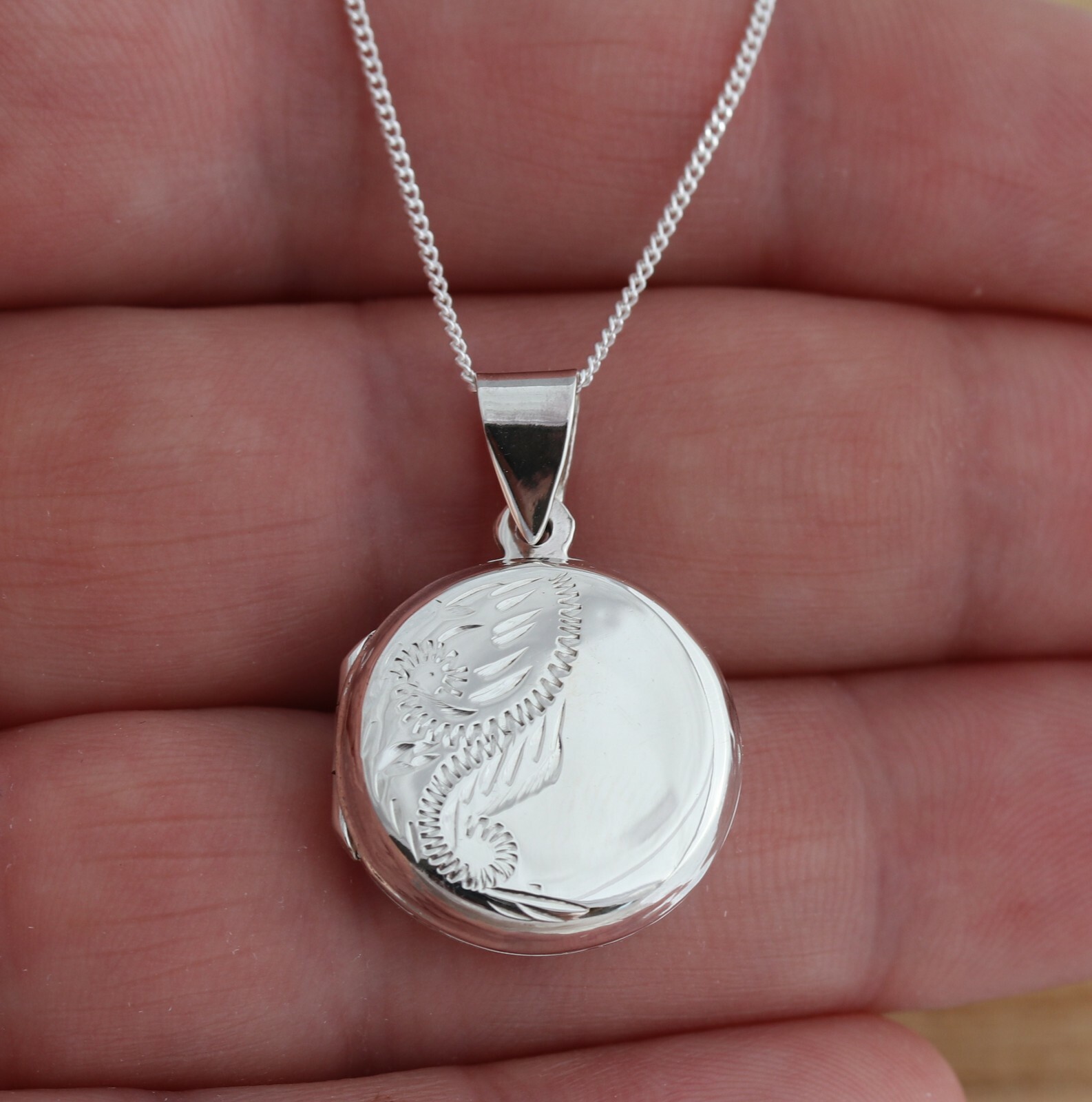 Solid 925 Sterling Silver Engraved Round Photo Locket Pendant Necklace Gift Box