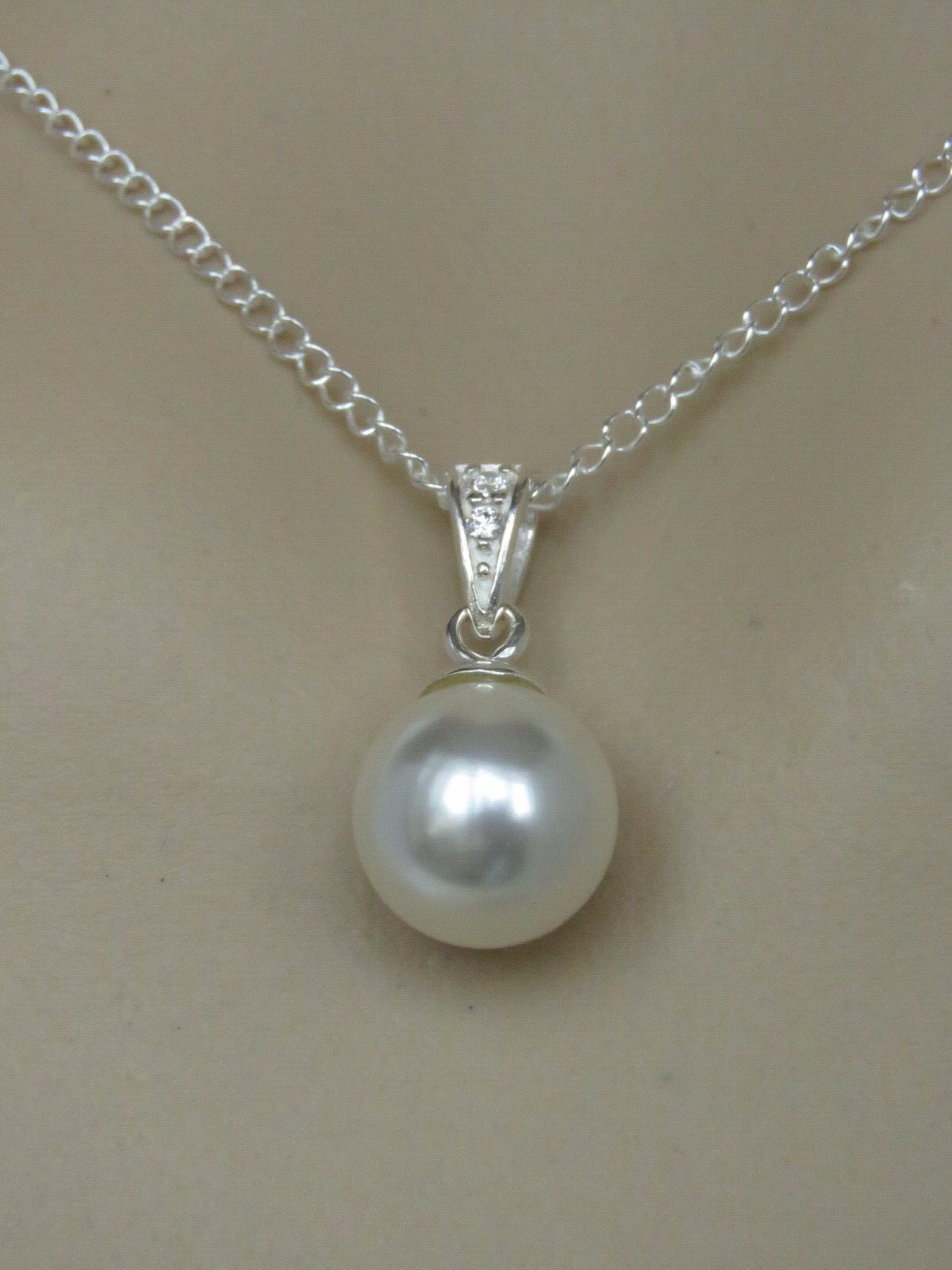 925 Sterling Silver Necklace Made With a Swarovski White Pearl Pendant (sa10.)