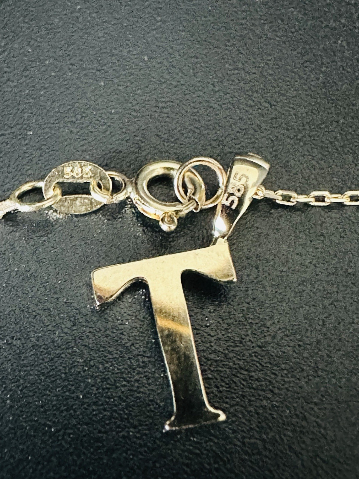 14K Solid Gold T Initial Necklace 1.95g 585 Yellow Gold Letter Pendant Chain
