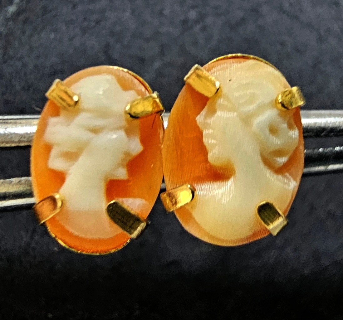 14K Yellow Gold Oval Cameo Stud Earrings Estate 8.0 x 6.0mm Tested