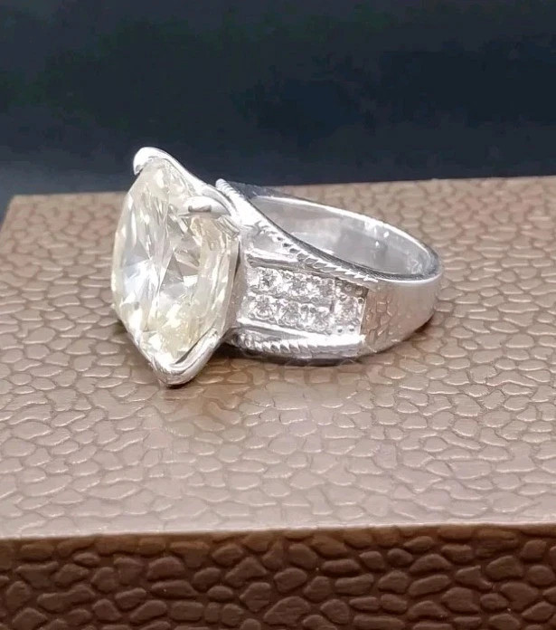 Rare 20Ct Certified Treated Stunning Off White Diamond Solitaire Ring 925 Silver