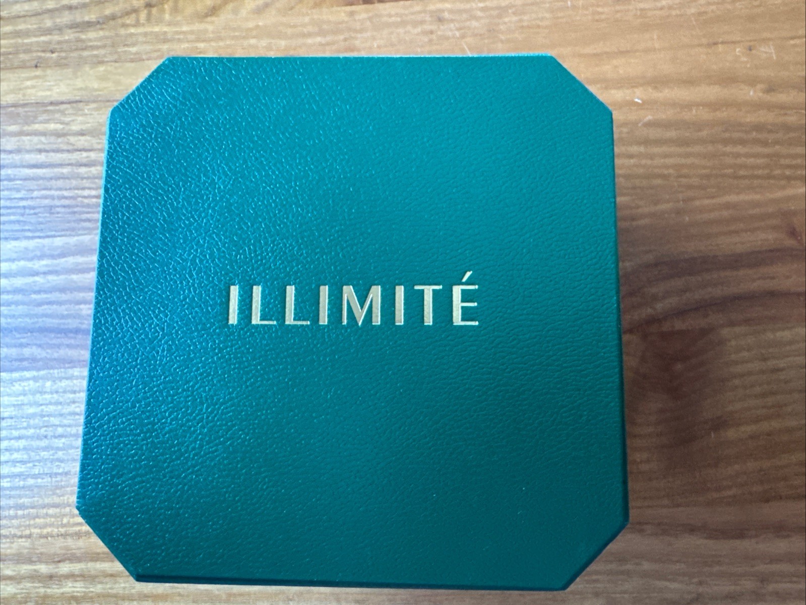 Illimite Black Bezel/ Black Dial/Silver Strap Triangle Dial Classy Watch