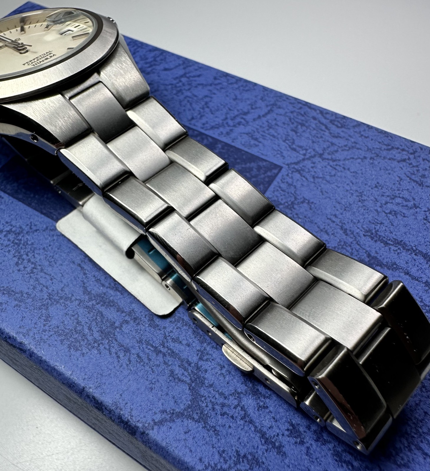 NEW SEIKO 8F32 0220 Perpetual Calendar Quartz Titanium Watch Mens Vintage