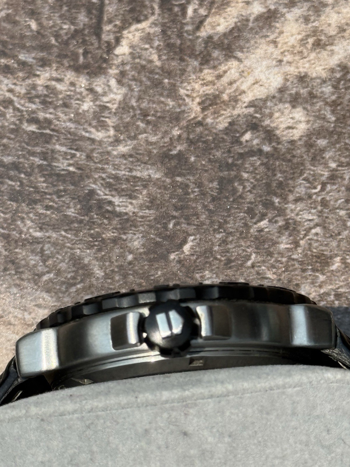 42MM Men’s Tag Heuer Formula 1 Grande Date Quartz WAU1114.BA0858 (New Battery)