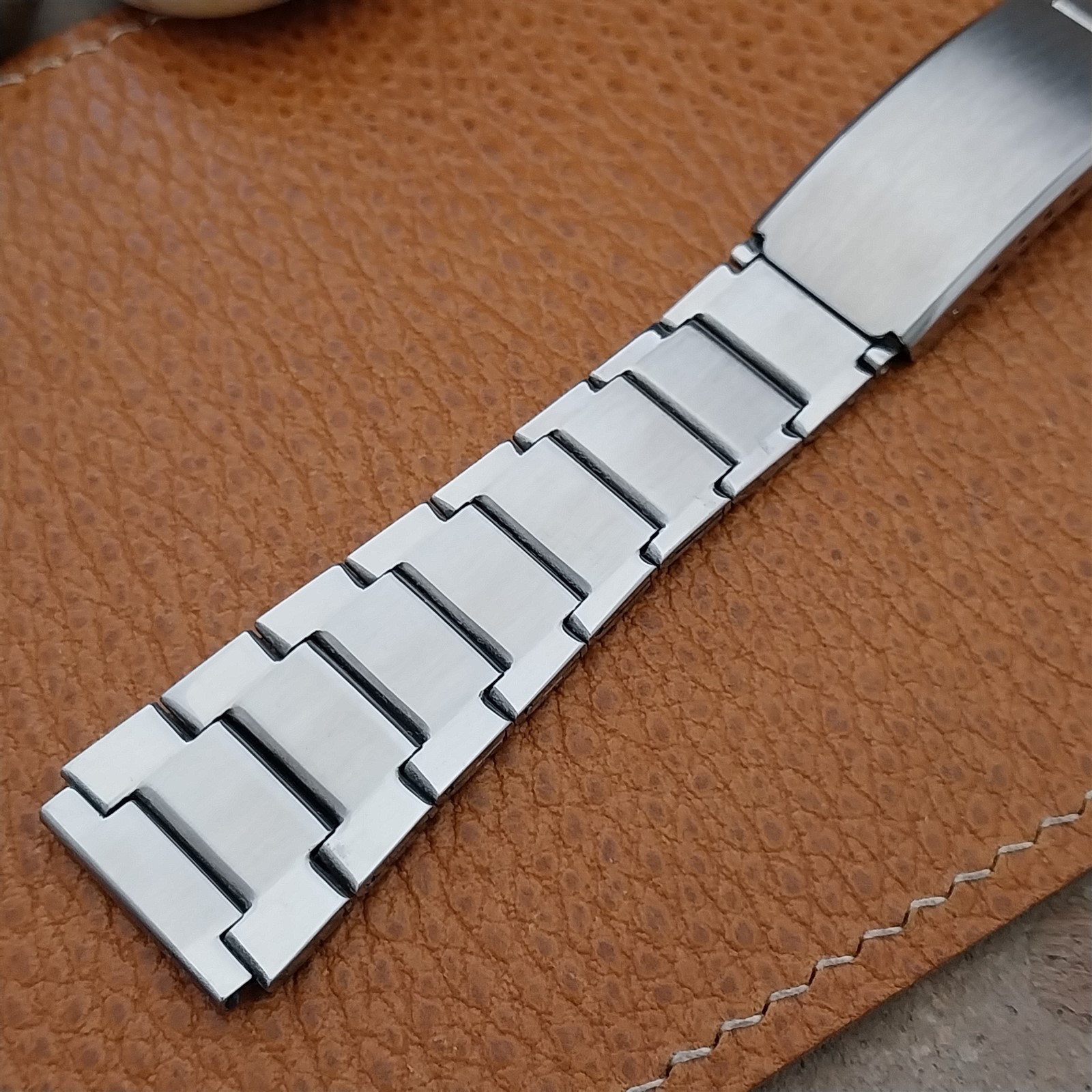 Vintage 19mm Stainless Steel 1970s Old-Stock Flared Classic Unused Watch Band