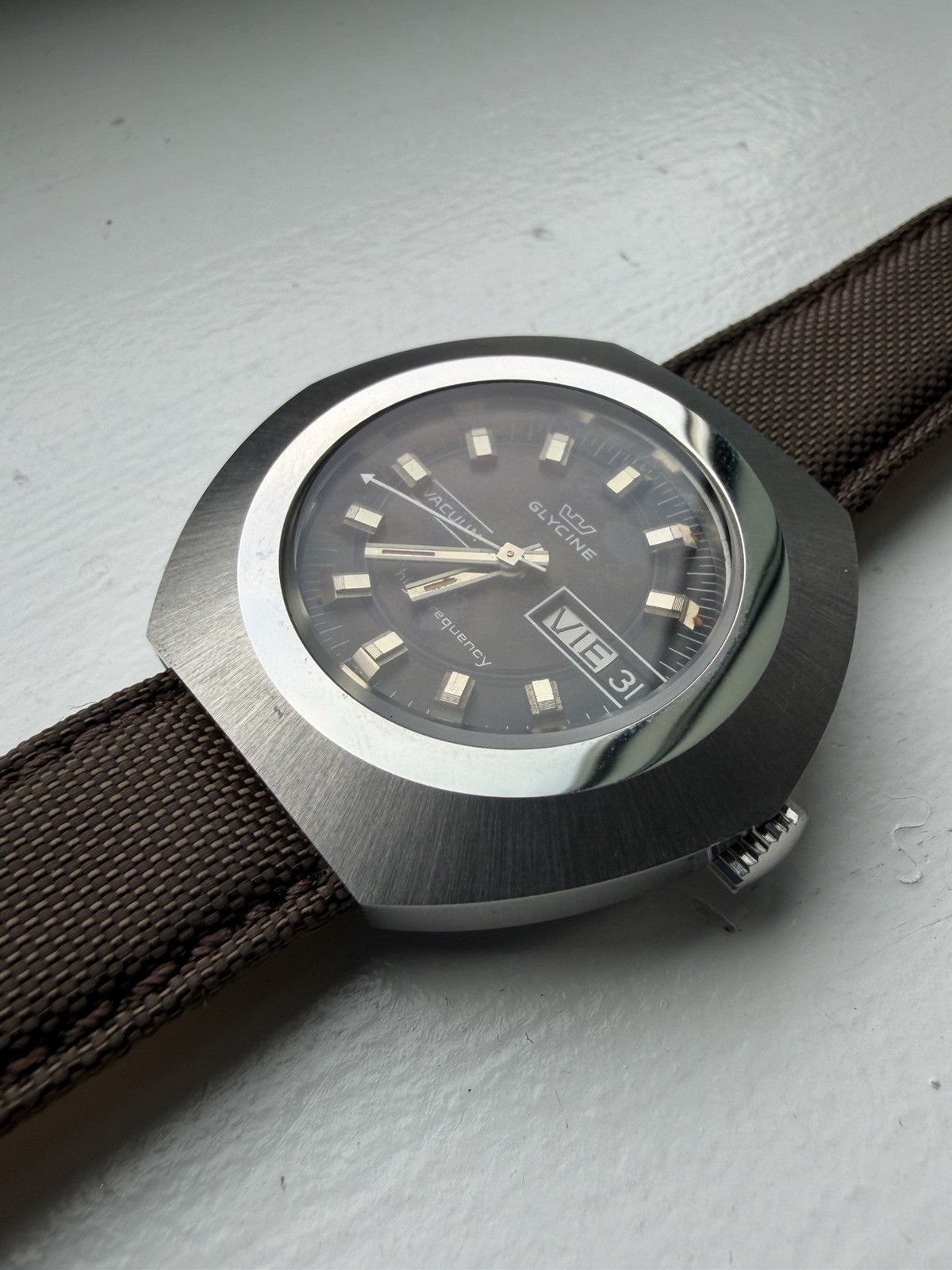 NOS Glycine Vacuum Automatic Spanish Day-Date 42mm Watch