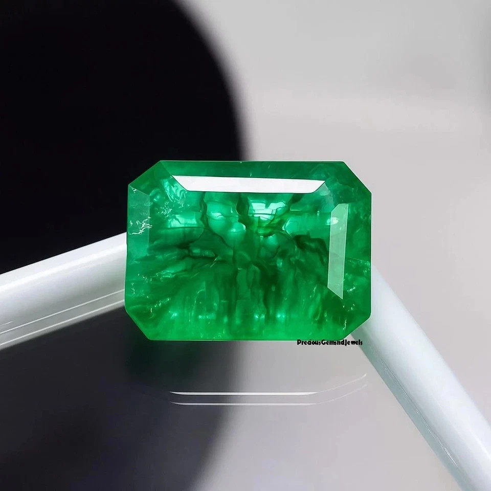 Colombian Green Emerald 8.00 Ct Natural Emerald Cut Loose Gemstone Certified