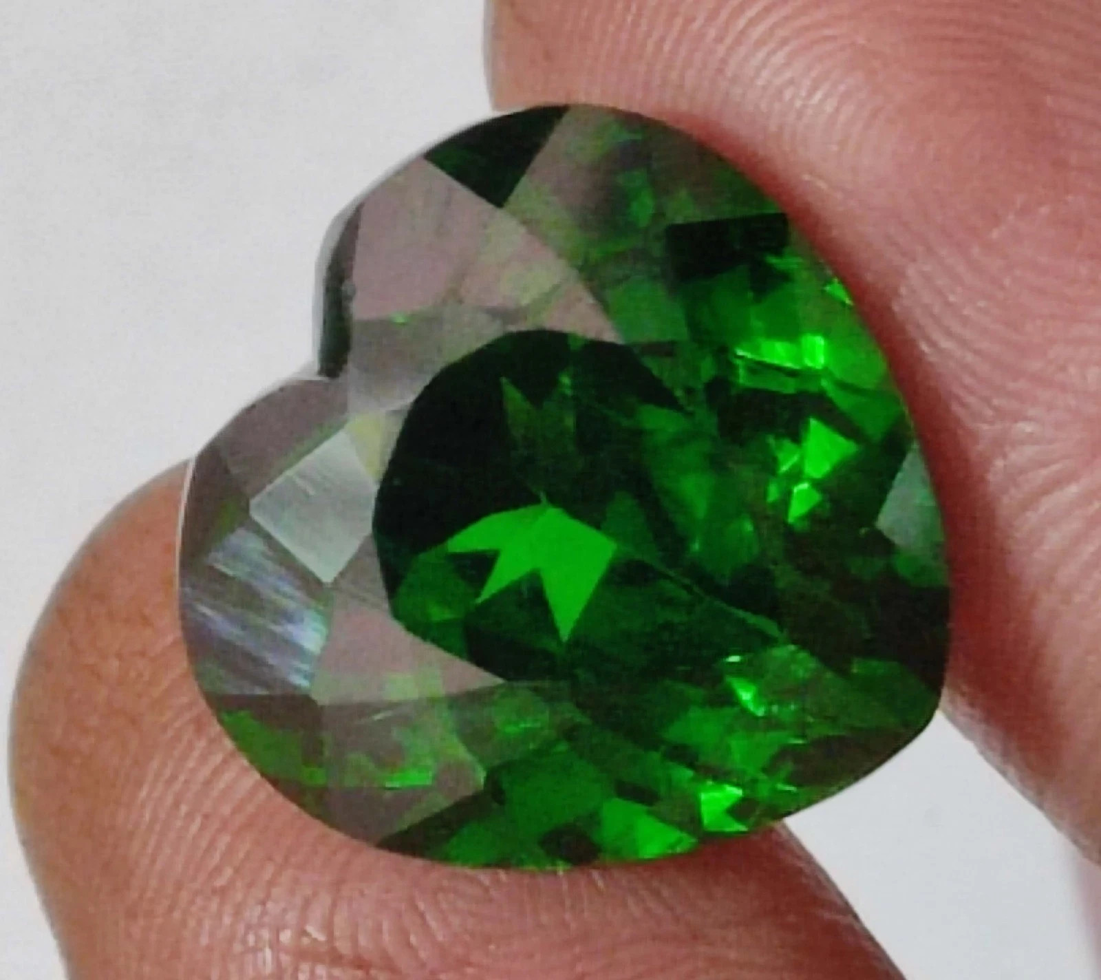 25.20Ct Certified Exquisite Ceylon Green Sapphire Heart Shape Loose Gemstone