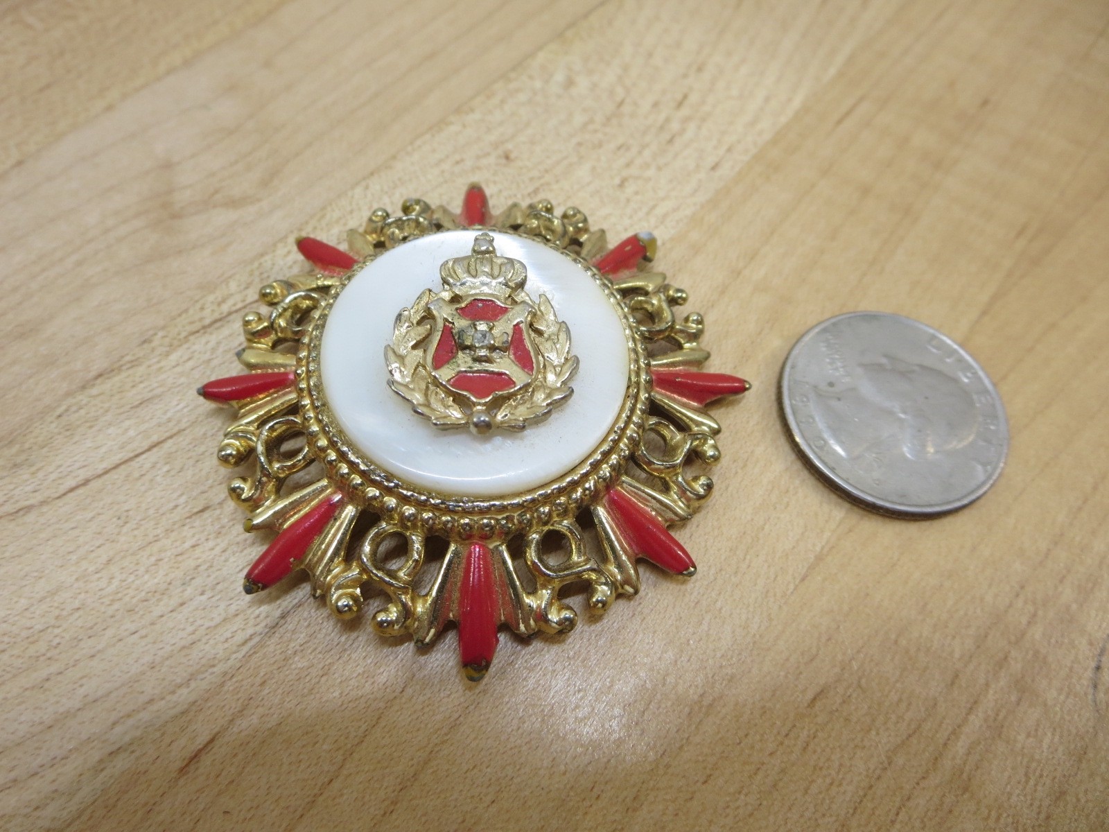 Vintage Silver Tone Coat Of Arms Pin Brooch