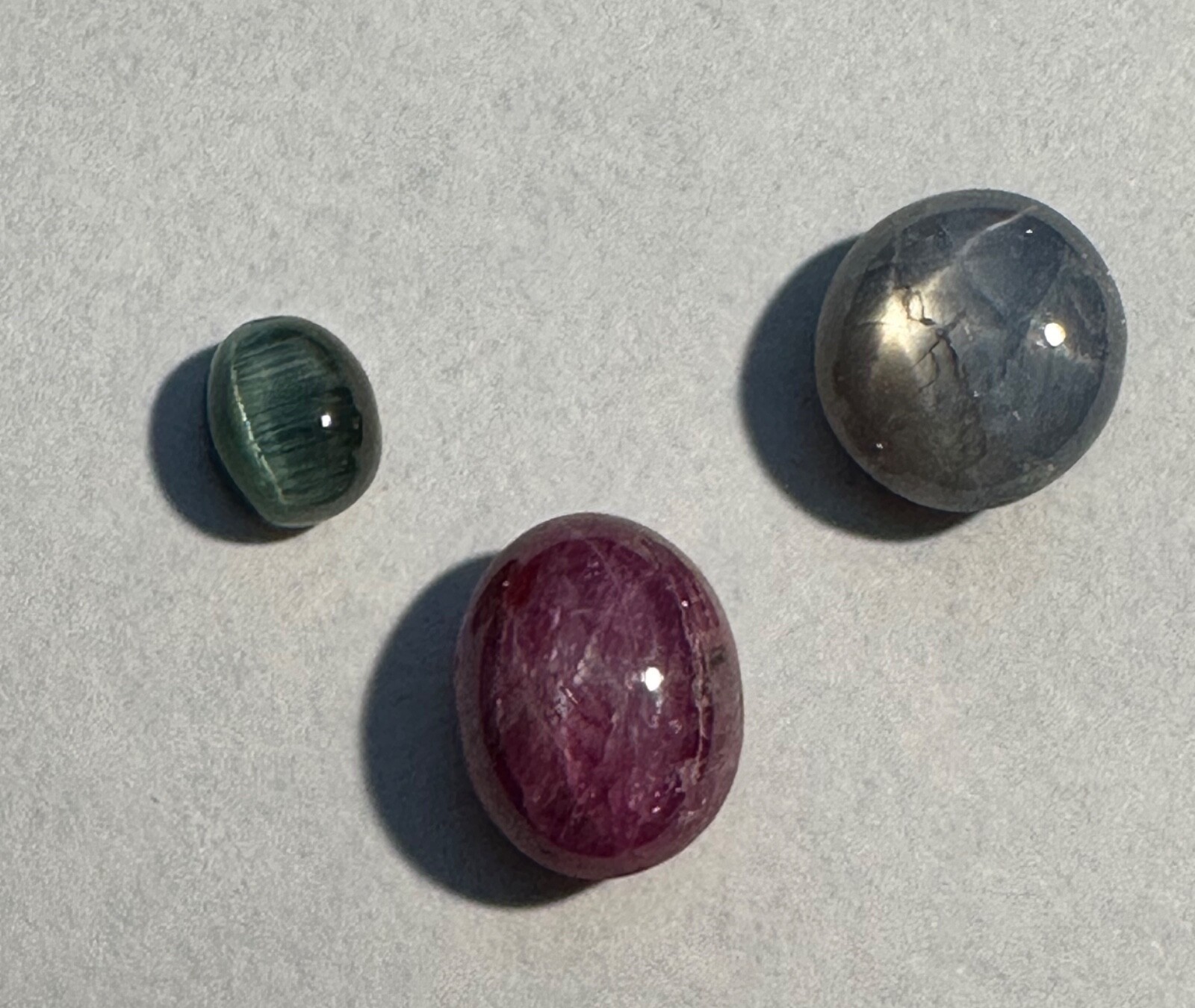 STAR SAPPHIRE CABOCHON 5.25CT, STAR RUBY SAPPHIRE 6.71CT, CAT’S EYE TOURMALINE 1