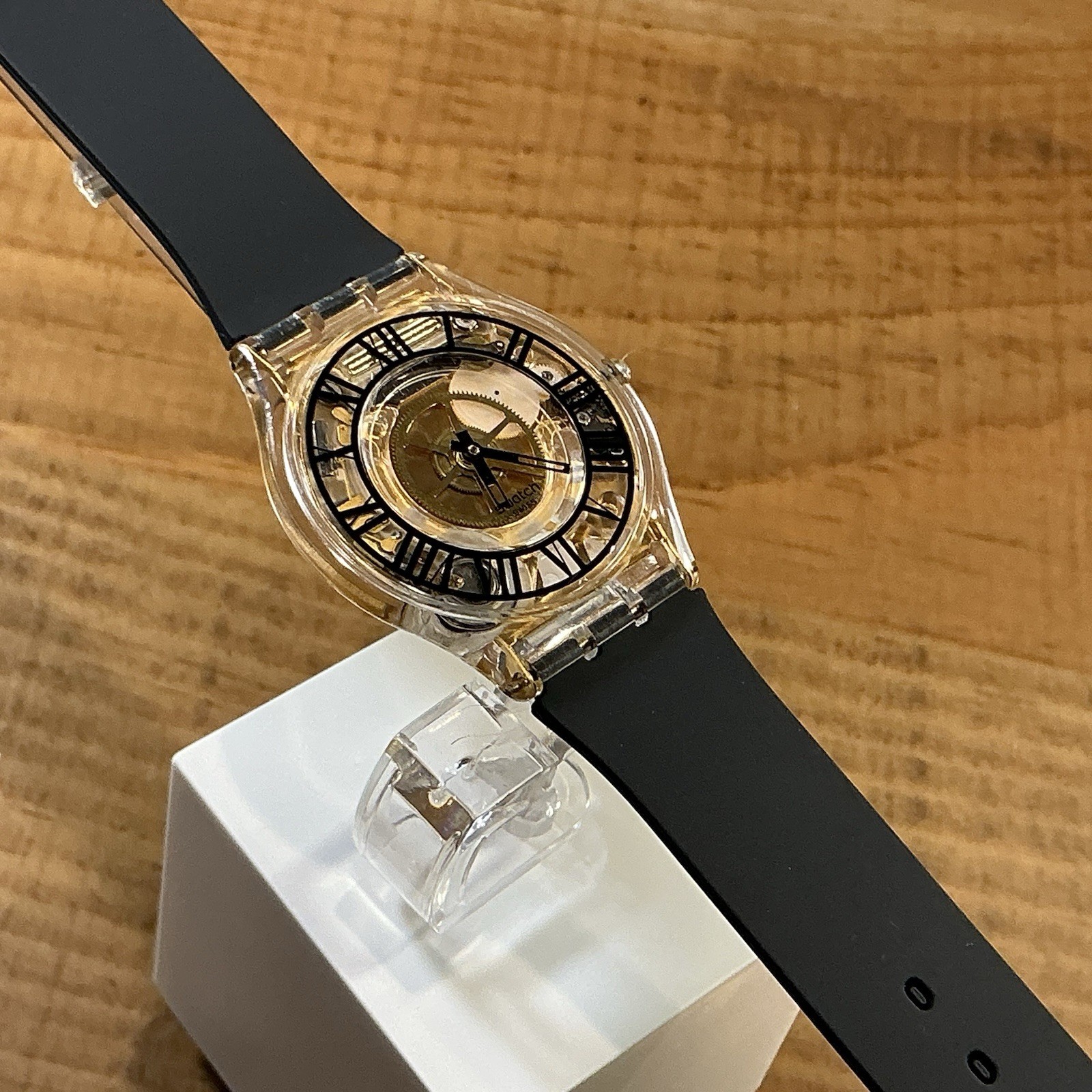 Skin – Ultra Thin – FORET NOIRE – SFK392 – Gold Gears / Roman Numerals – 34mm